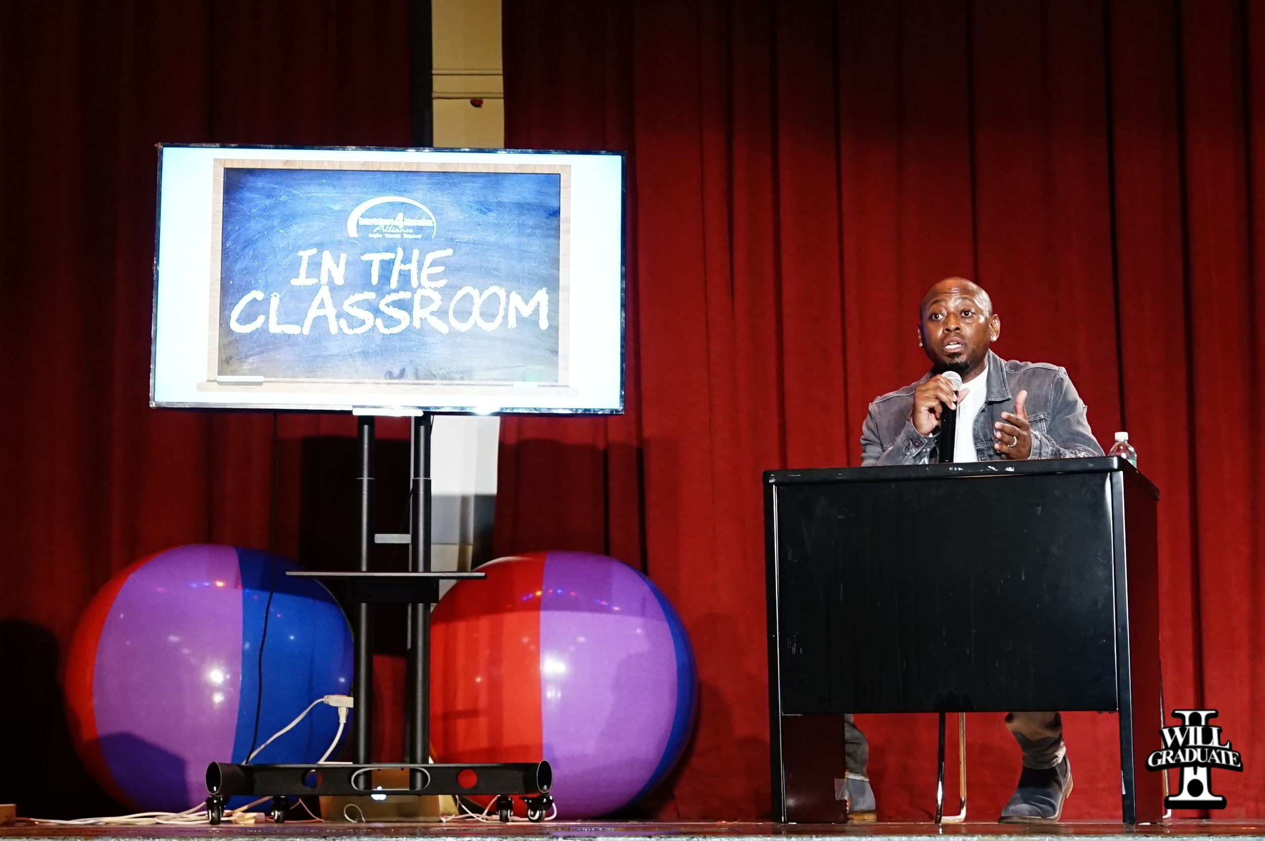 Omar Epps  in the classroom tapign at Life Academy HS Film and Music .jpg