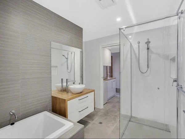 srmconstructions-gold-coast-builder-gallery-bathroom2.jpg