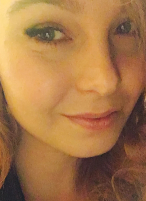Jenniina Vaara - graafinen suunnittelija / freelancer Amerikassa AMK-tason graafisen suunnittelun opinnot suorittanut Jenniina palasi Suomeen 2016. Ammatillinen tietämys yhdistettynä neitomaiseen näkemykseen on parhaimmillaan mm. kuvastoja suunniteltaessa. 
