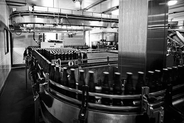 About the photo’s author " Matt Wiater is a photographer covering the Portland beer scene for portlandbeer.org . "