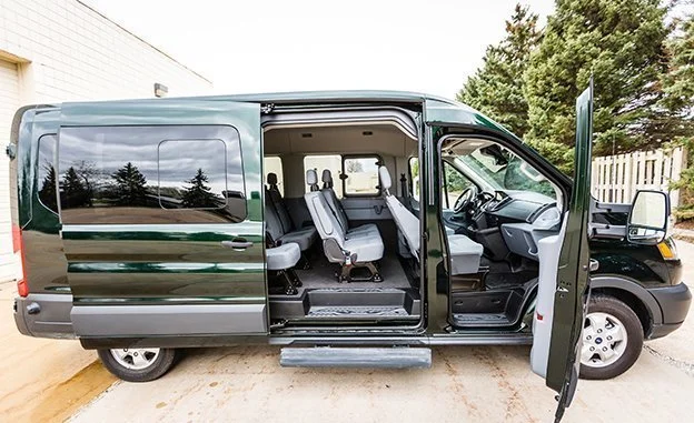 aamcar-2017-ford-15-seats-minivan.jpg