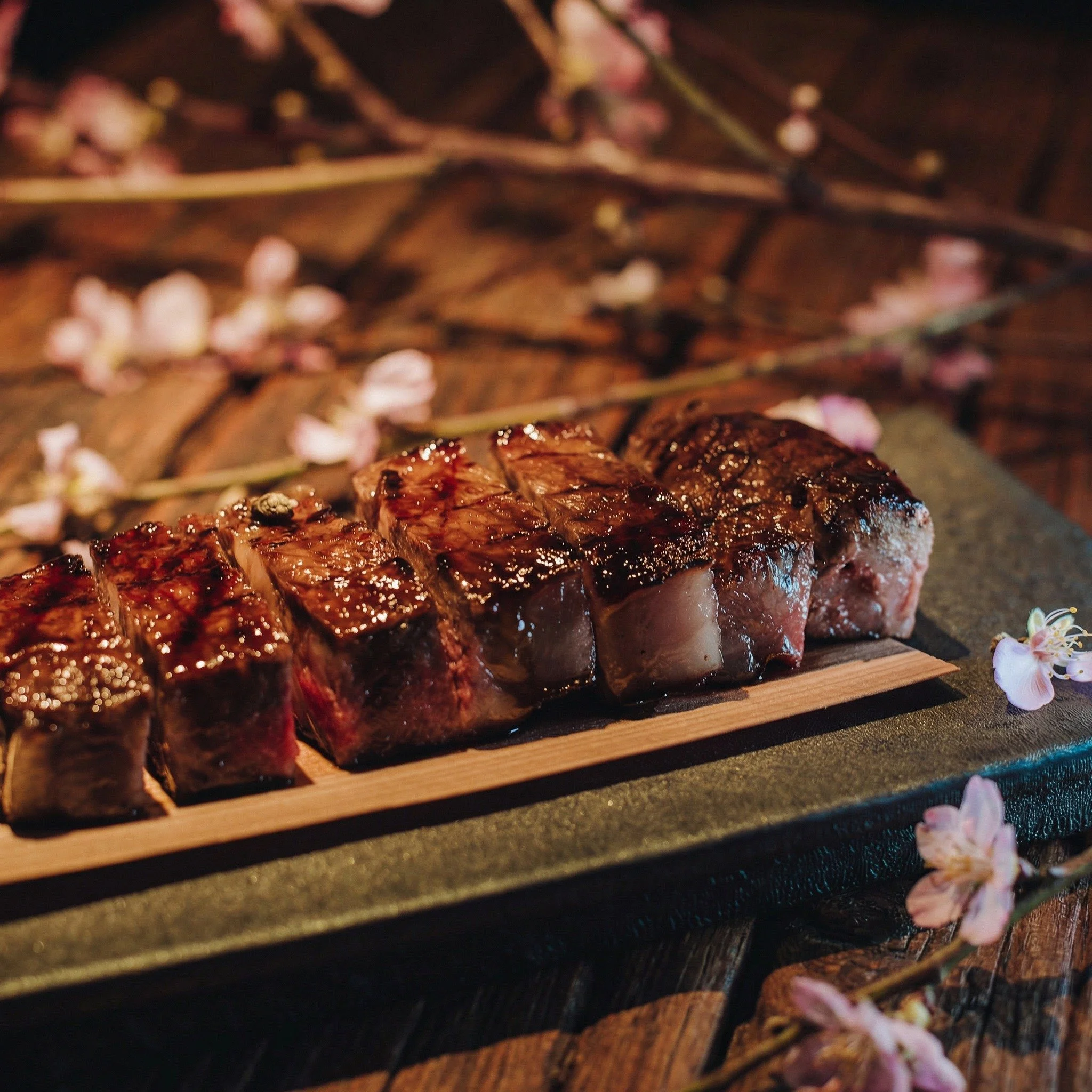 Не все знают, что я снимаю не только людей, но и еду тоже.

Да, портреты, семьи и love stories &mdash; это моя основная работа. Но food photography я тоже очень люблю. Во-первых, потому что это всегда отдельная эстетика: свет, текстуры, детали, пар, 