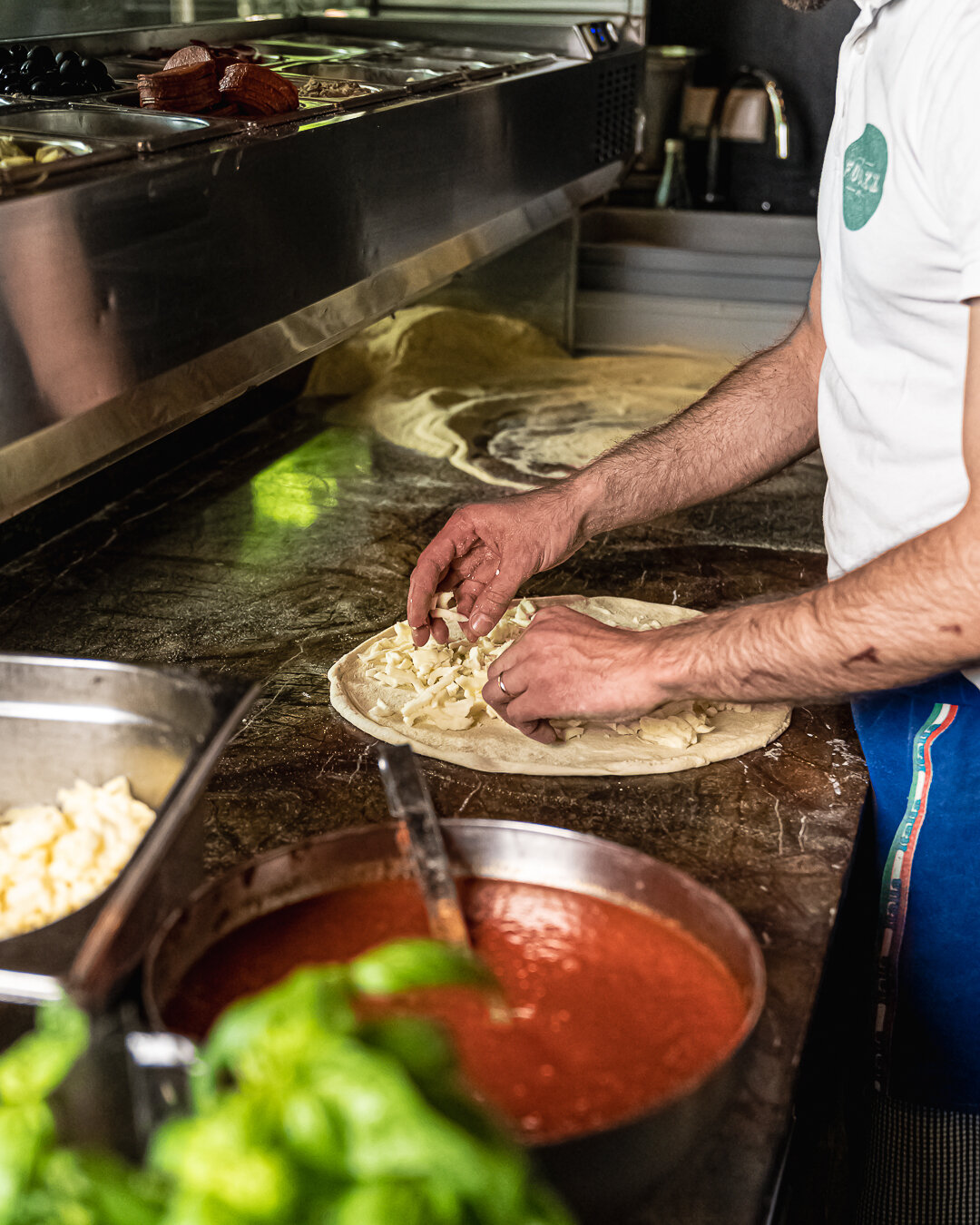 How to start your monday right.🍕
Selbstgemacht schmeckt's einfach am besten, deshalb ist bei uns alles #homemade.❤️
Unsere selbstgemachte Pizza wird bei 342,2 Grad in Holzofen gebacken. 
Damit versprechen wir euch, dass sich die Aromen optimal entfa