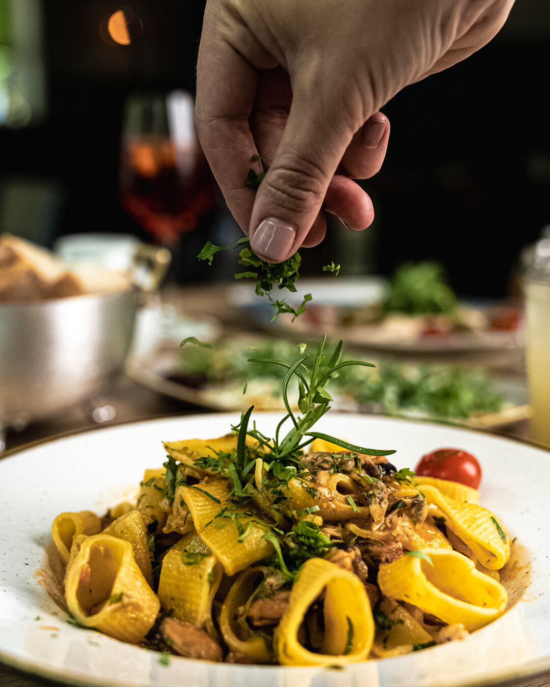 Pasta ❤️ Love 
Wie w&auml;r's mit Mezze Maniche..

- mit Meeresfr&uuml;chten in Wei&szlig;weinsauce, Tomatensud, Knoblauch &amp; Petersilie -🌿

Wir haben nat&uuml;rlich auch noch viele weitere leckere Pasta Gerichte f&uuml;r euch.

Klickt jetzt auf 