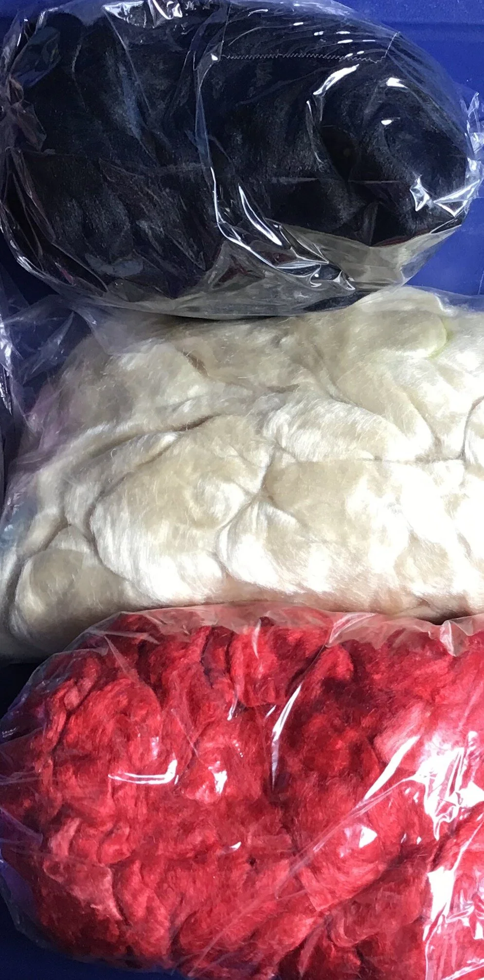 2020 - Roving Silk tussah Black-White-Red.JPG