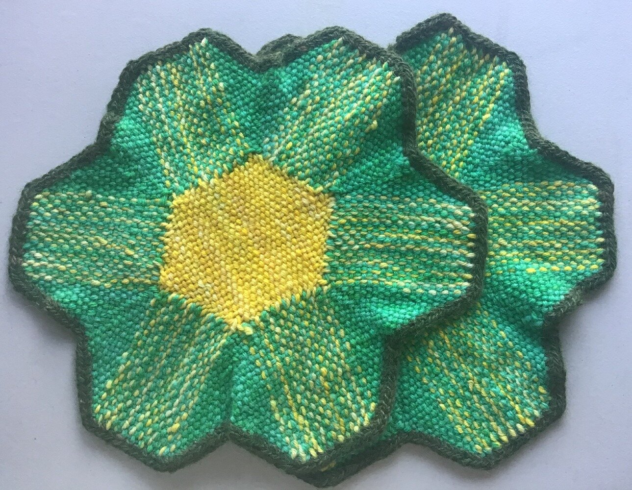 2020 - Finished - Table Topper - Dandy Lion 01.JPG