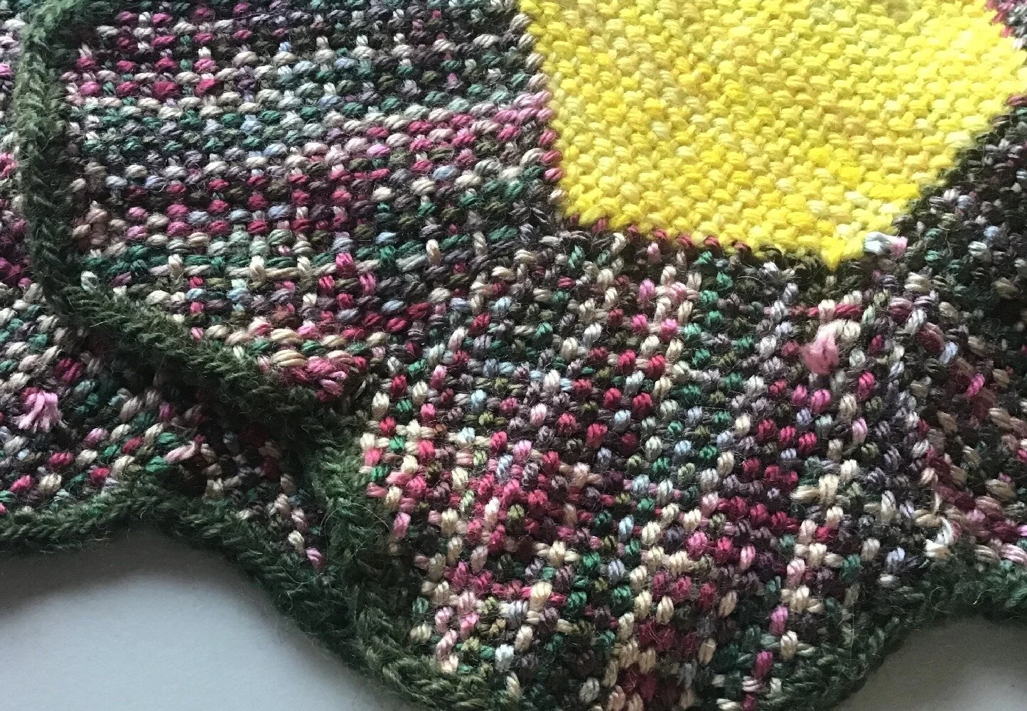 2020 - Finished - Table Topper - SunFlower Fancy 02.JPG