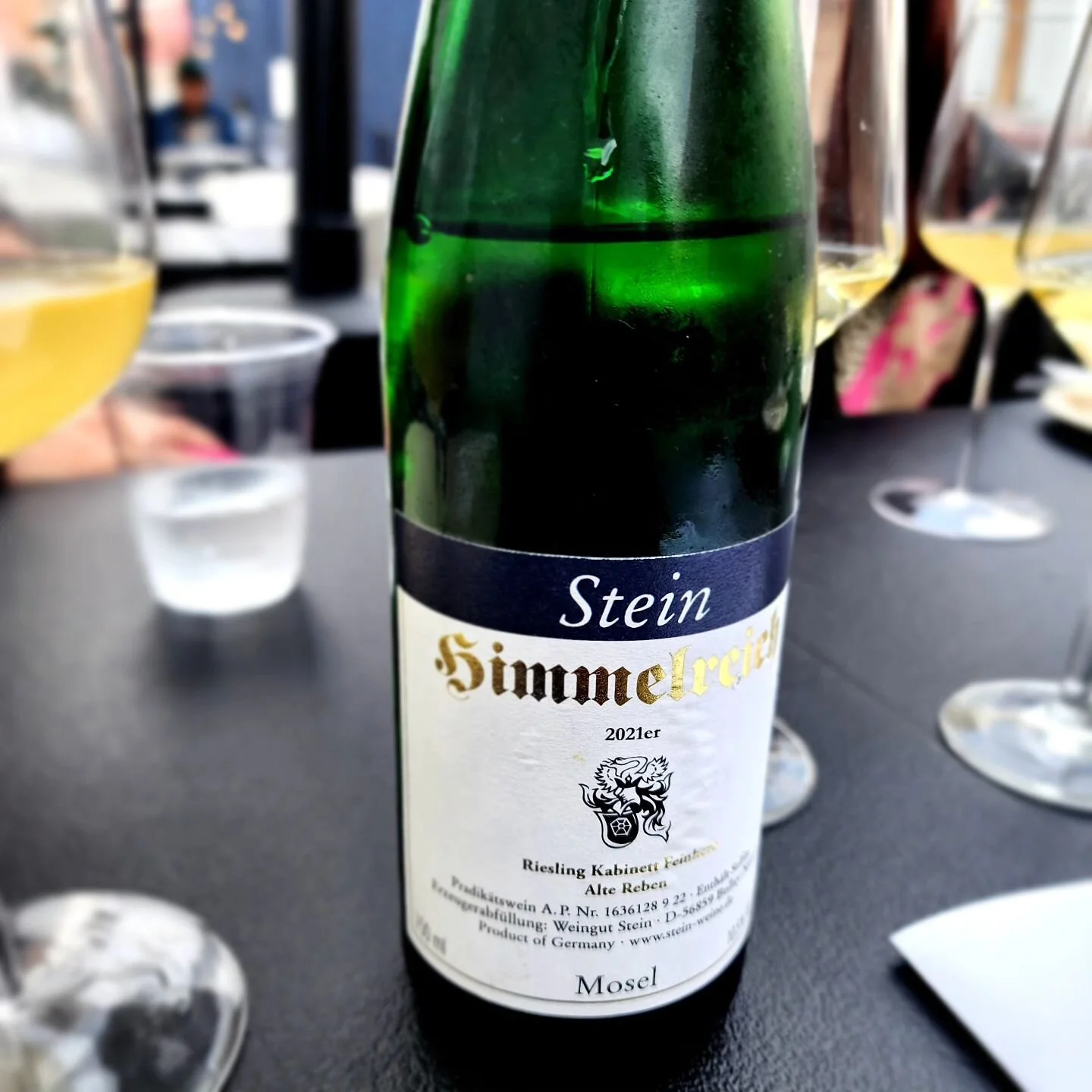 Skinny Pablo is joyous, especially when he gets to share a lovely meal from @anajakthaifood and Mosel Riesling from @stein.wein und @max.kilburg with his long lost siblings (not pictured with the drunken noodles).

Skinny would like to shout out the 