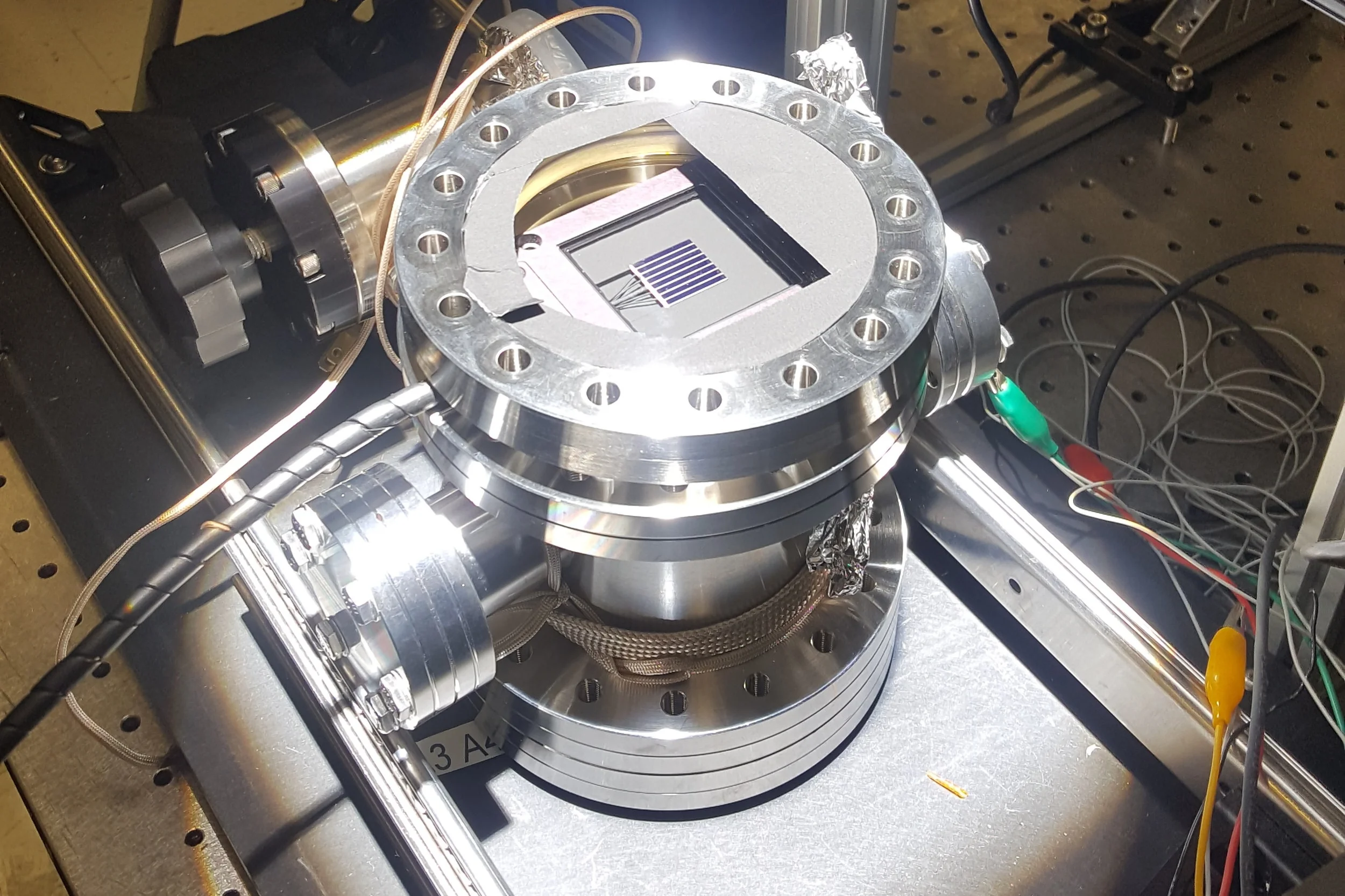 Vacuum test chamber with PV cell