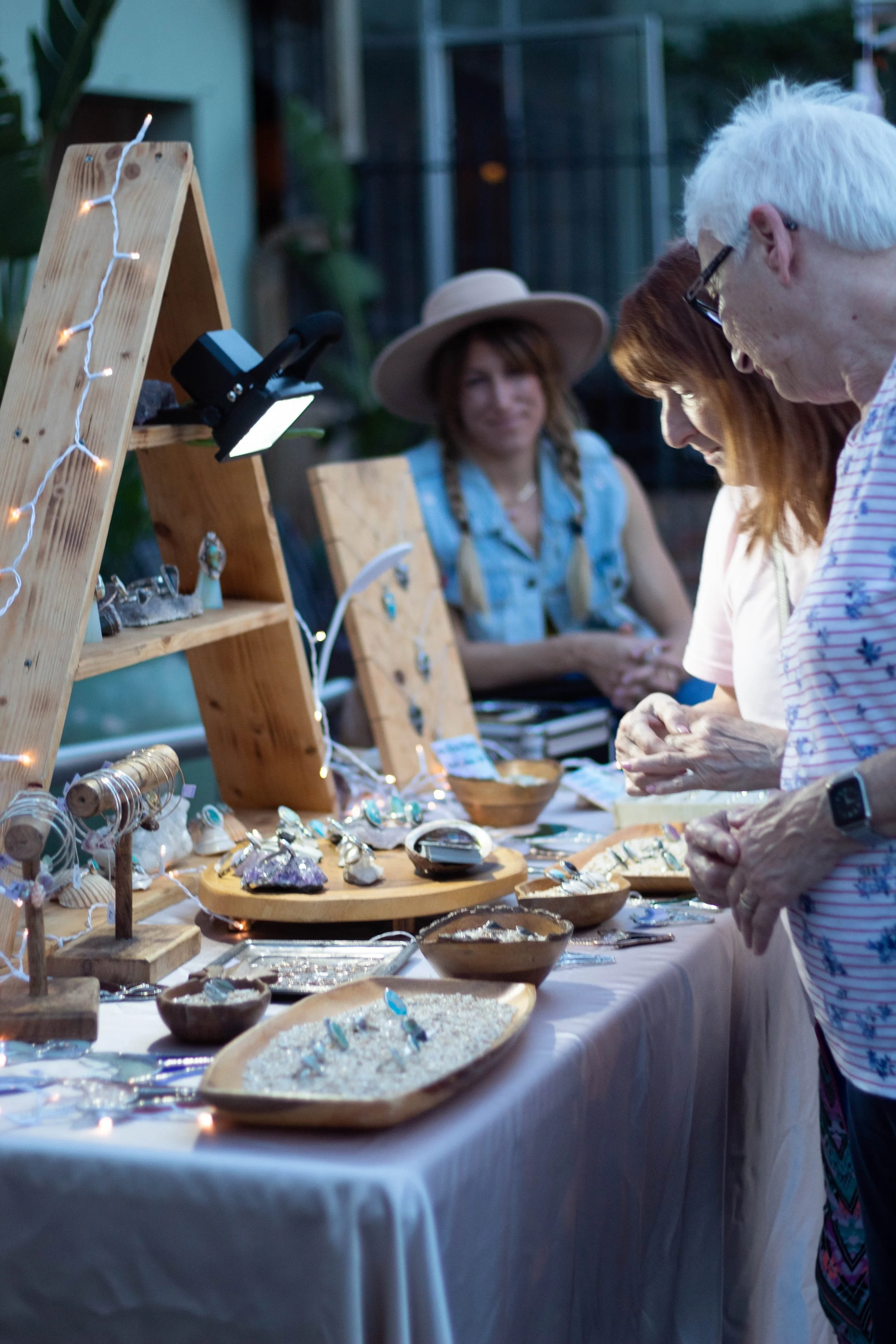 What is the largest flea market in Mississippi?