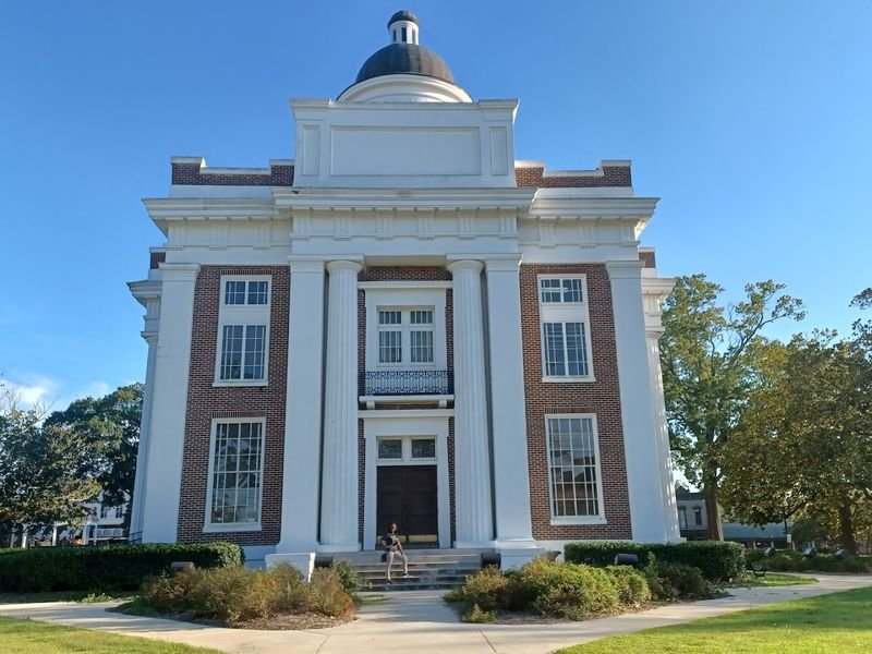 7 Mississippi Courthouses So Beautiful Locals Say They’re The Real Landmarks