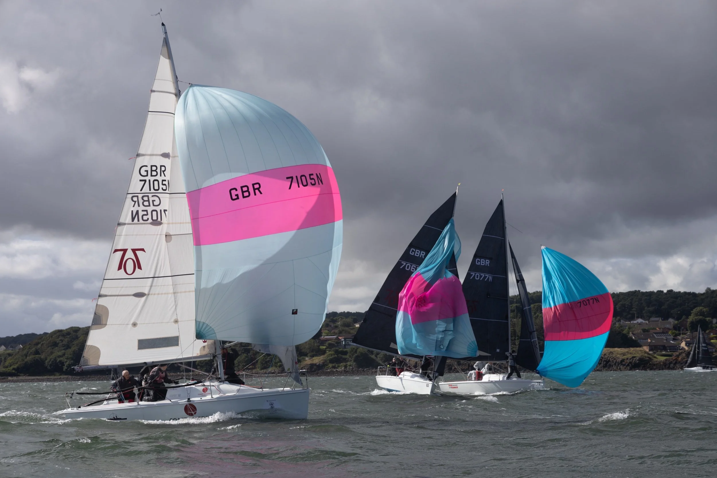 Teams challenged in punchy Forth conditions