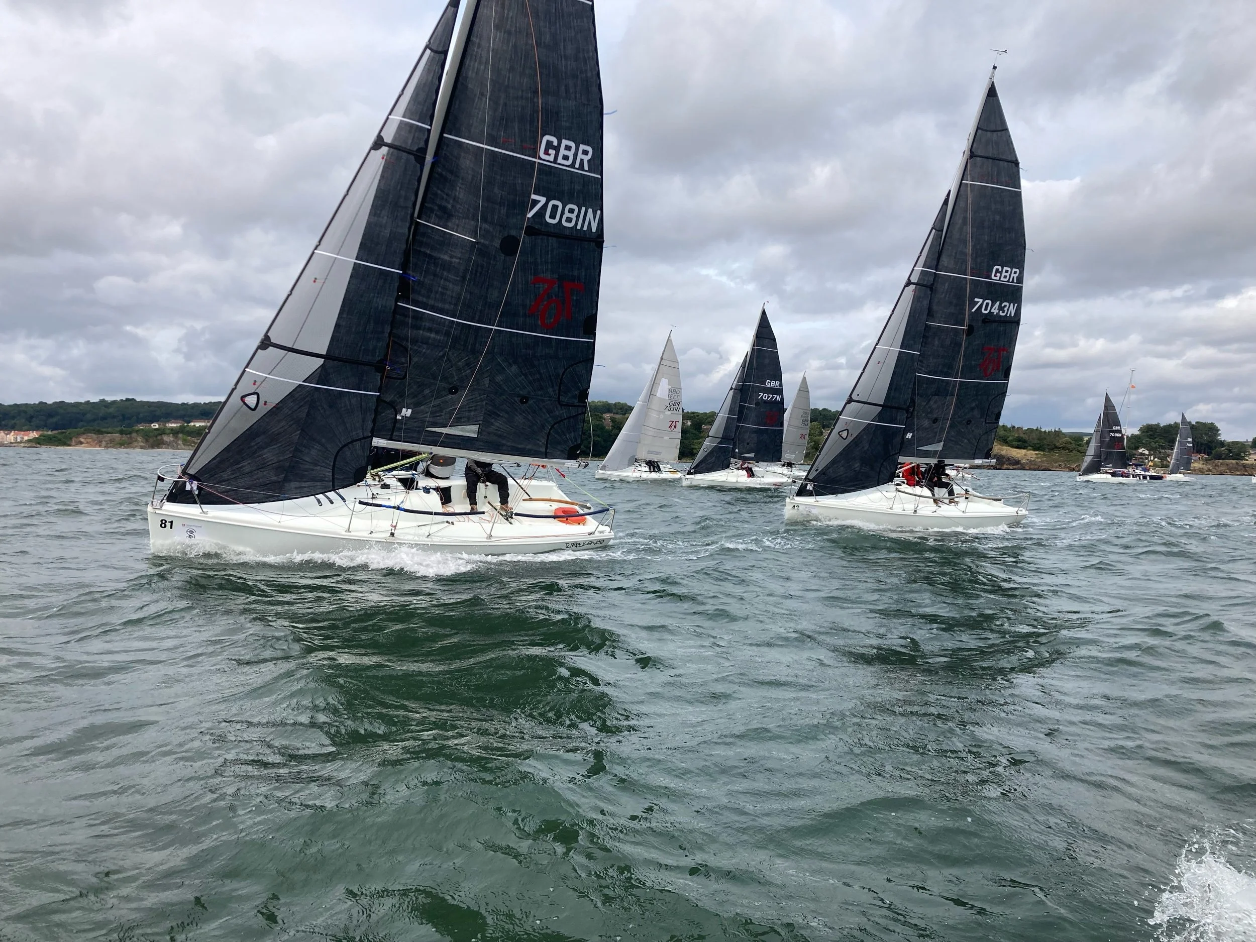 Four races close the gaps on penultimate day