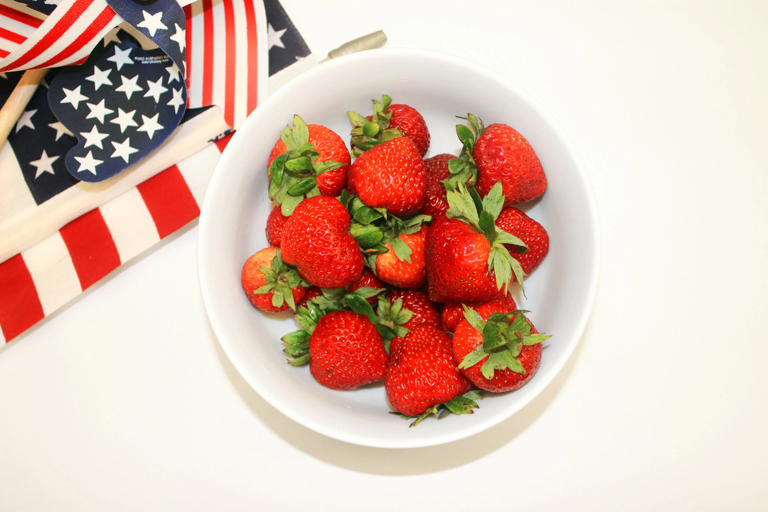 1. Wash and dry strawberries
