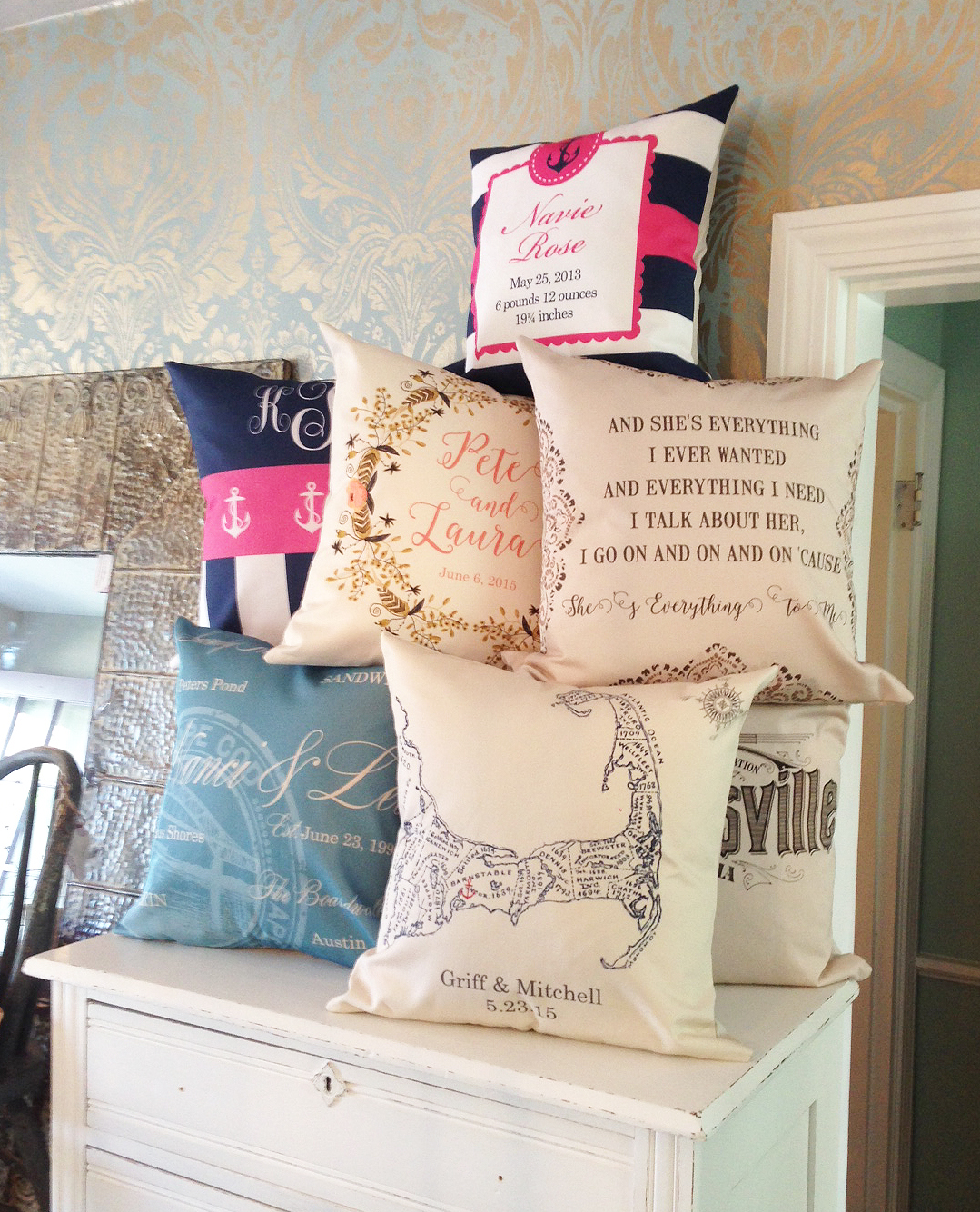randompillows.jpg