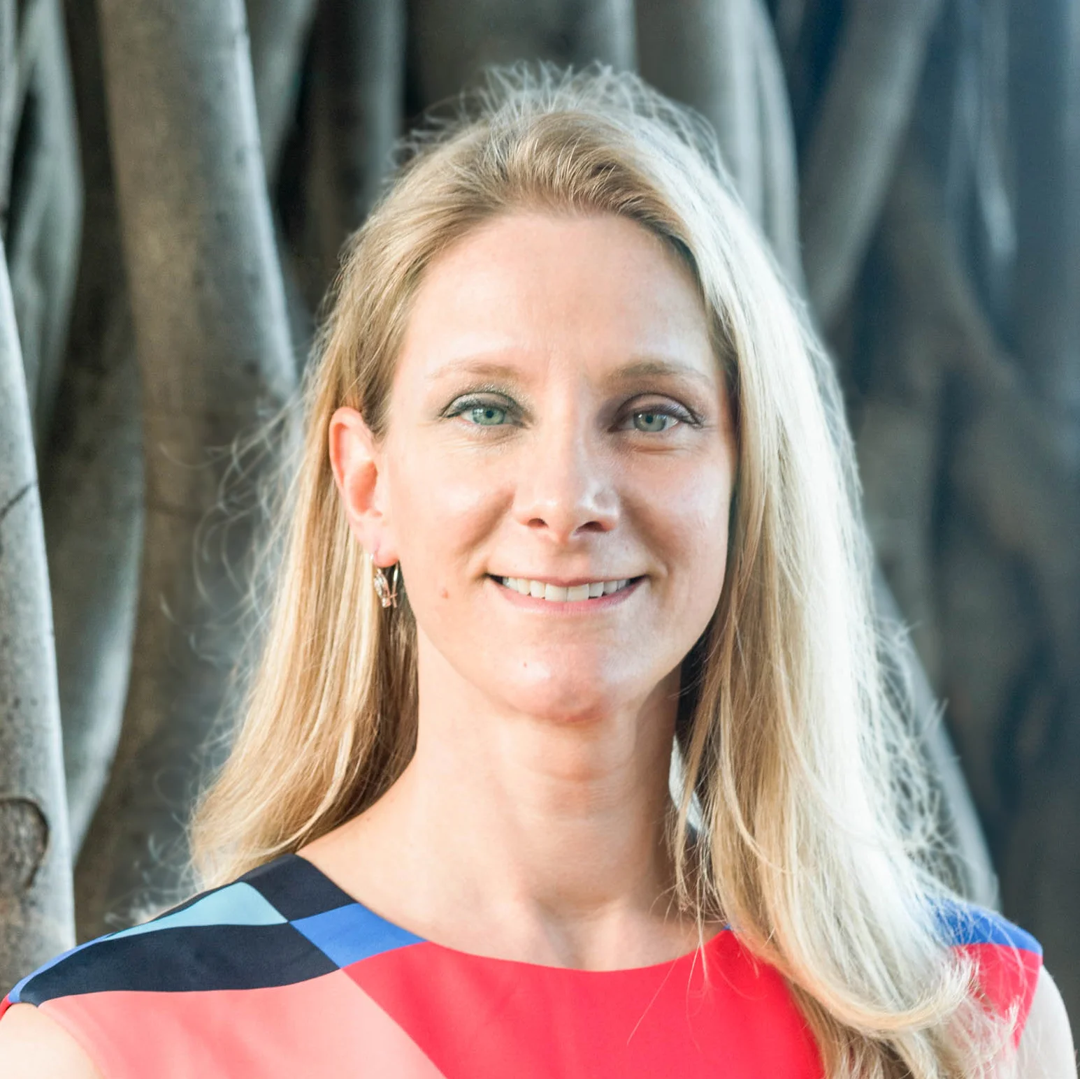 Dana-DSC02349_LRG-CC-Linkedin.jpg
