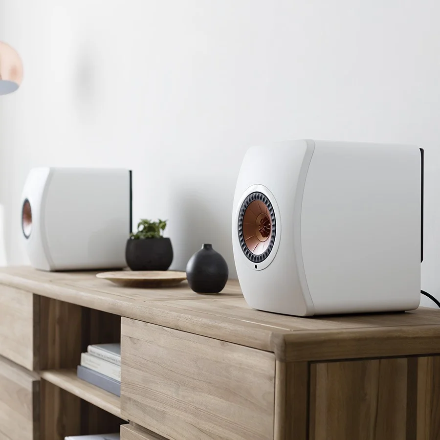 900x900_ls50_wireless_lifestyle_2_.jpg