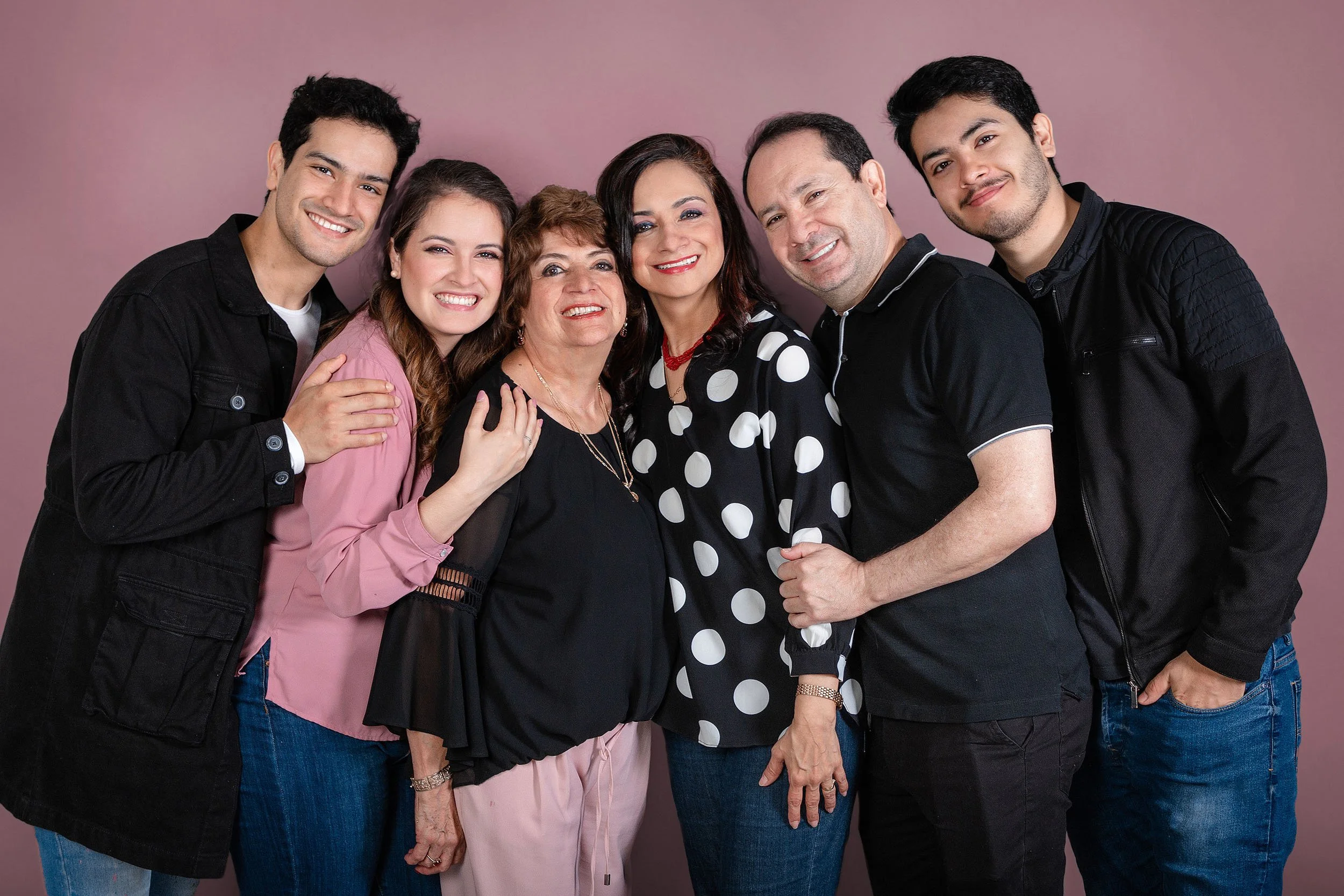 FAMILIA ACONTENTI.jpg