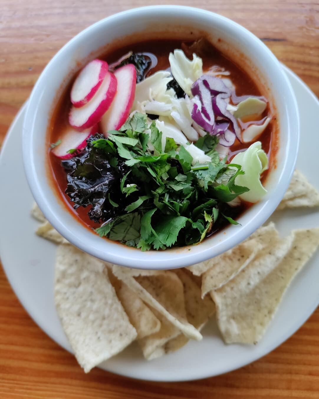 Open till 7pm Mon &amp; Tues #Organic Salad Bowls Fresh Juices Wholefood Smoothies Vegan Pozole with @sietefoods gluten free chips! Soup and More! Order at our walk up window Kiosks to earn discounts 
Order Online www.purekitchenandjuicery.com or del