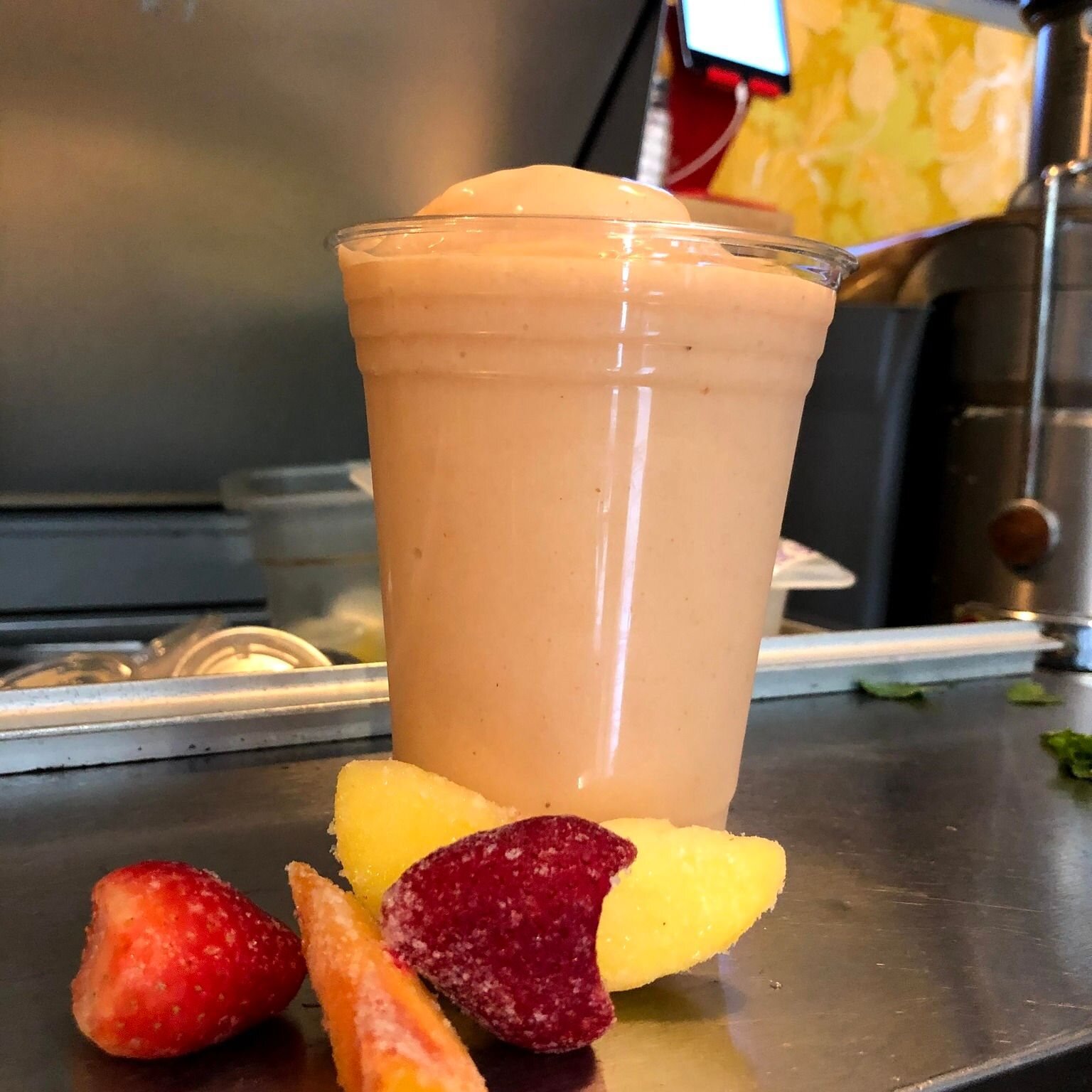 Delicious Pacific Sunset smoothie from our organic &amp; handcrafted range! Get 10% off and keep your healthy happy hour going all weekend long 🍑🍓🥭 strawberries, peaches, mangos! rice milk #wholeFoodsSmoothies #healthyhappyhours #vashonisland #org