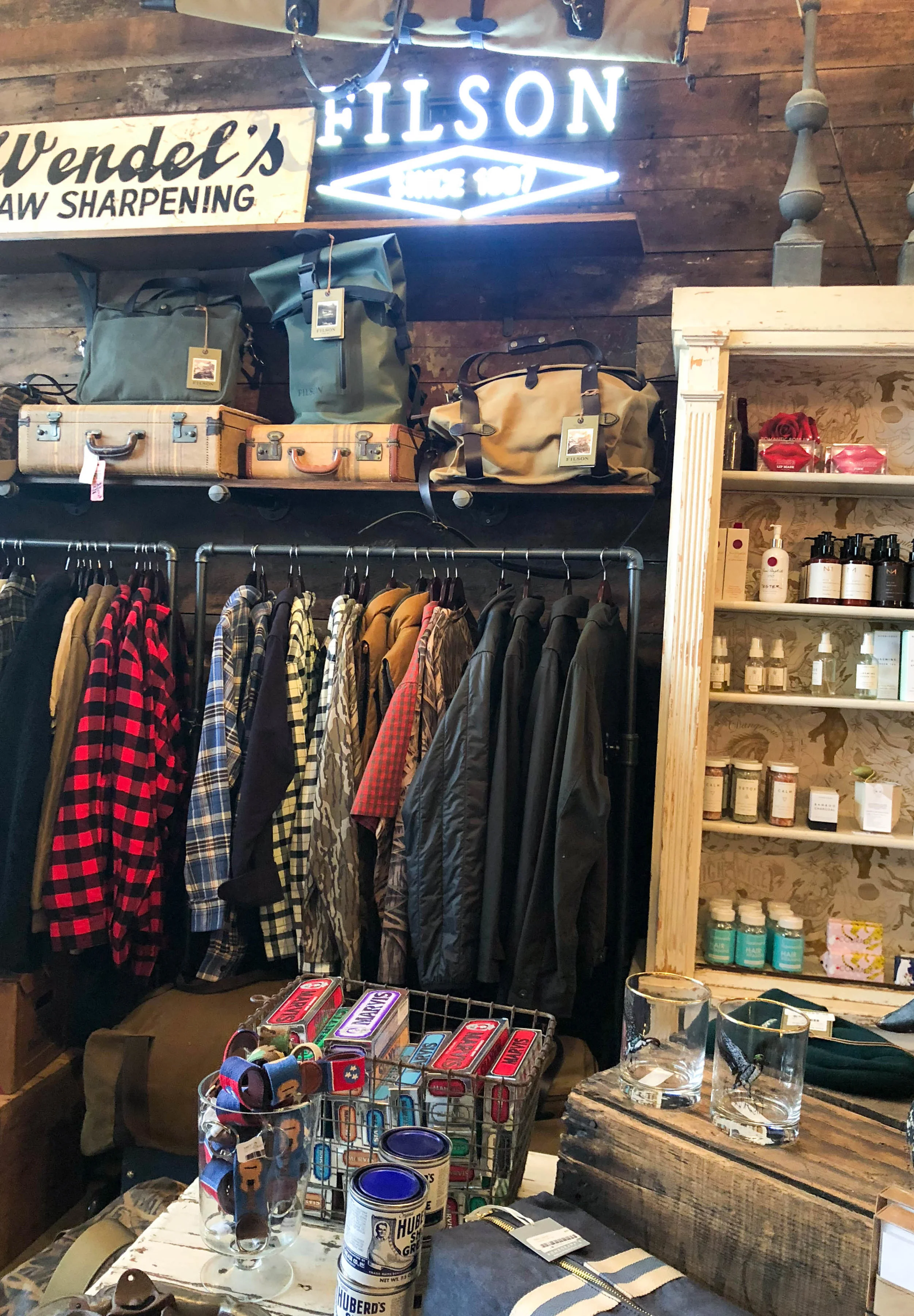 Blog_Vertical Photos_nashville gift guide.jpg