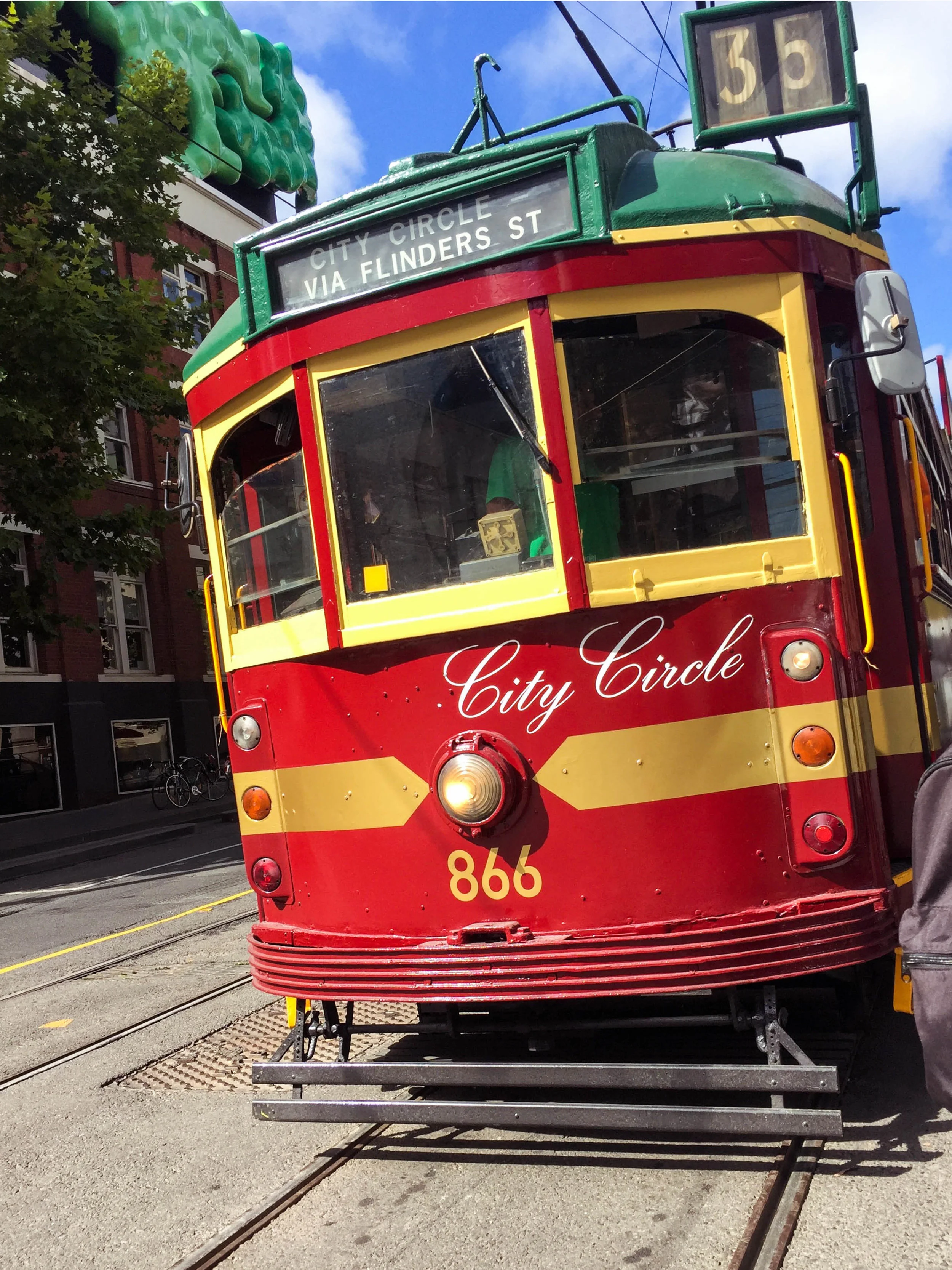 Melbourne Guide_Vertical-small.jpg