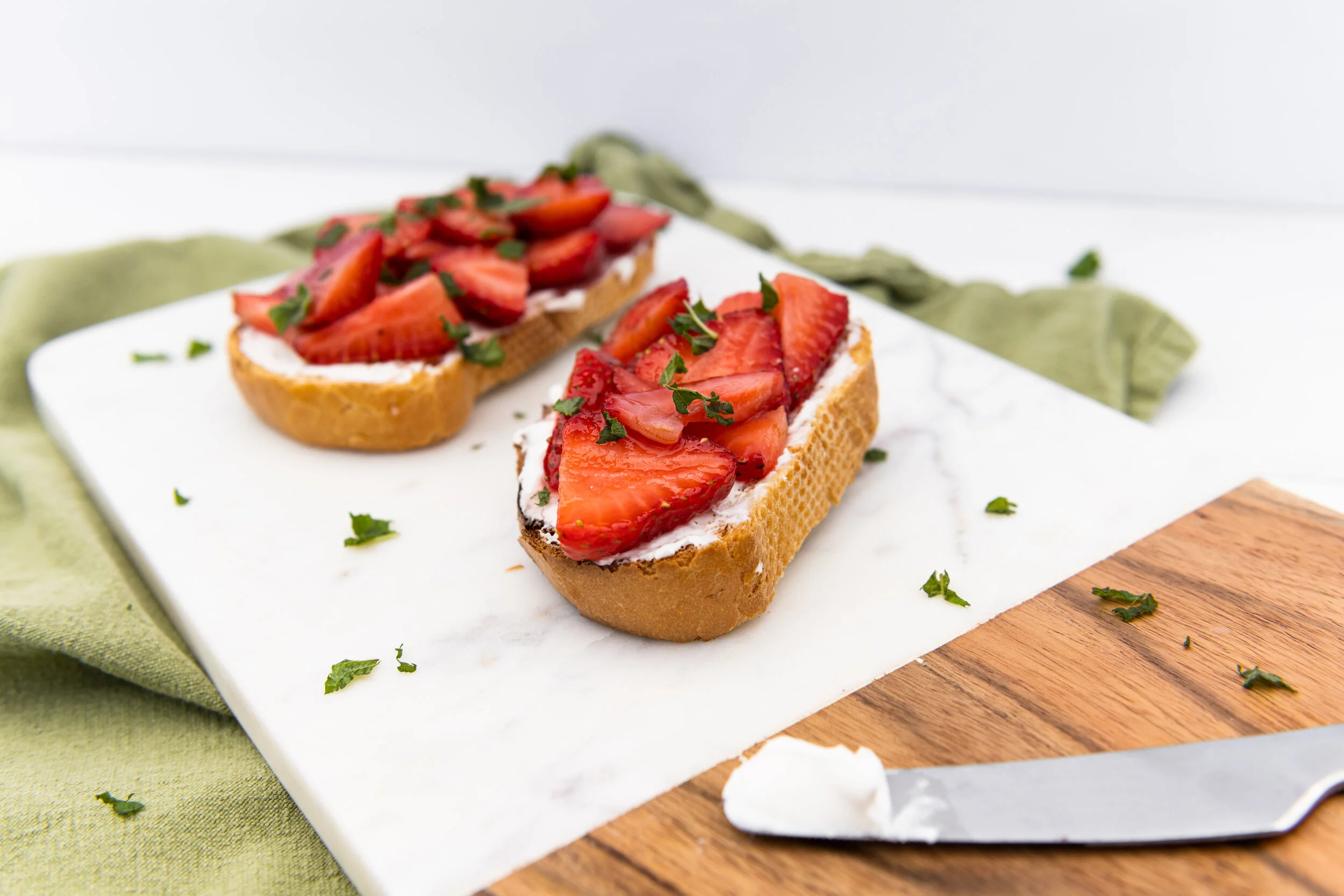 Gluten-Free, Vegan Strawberries &amp; Cream Cheese Toast 