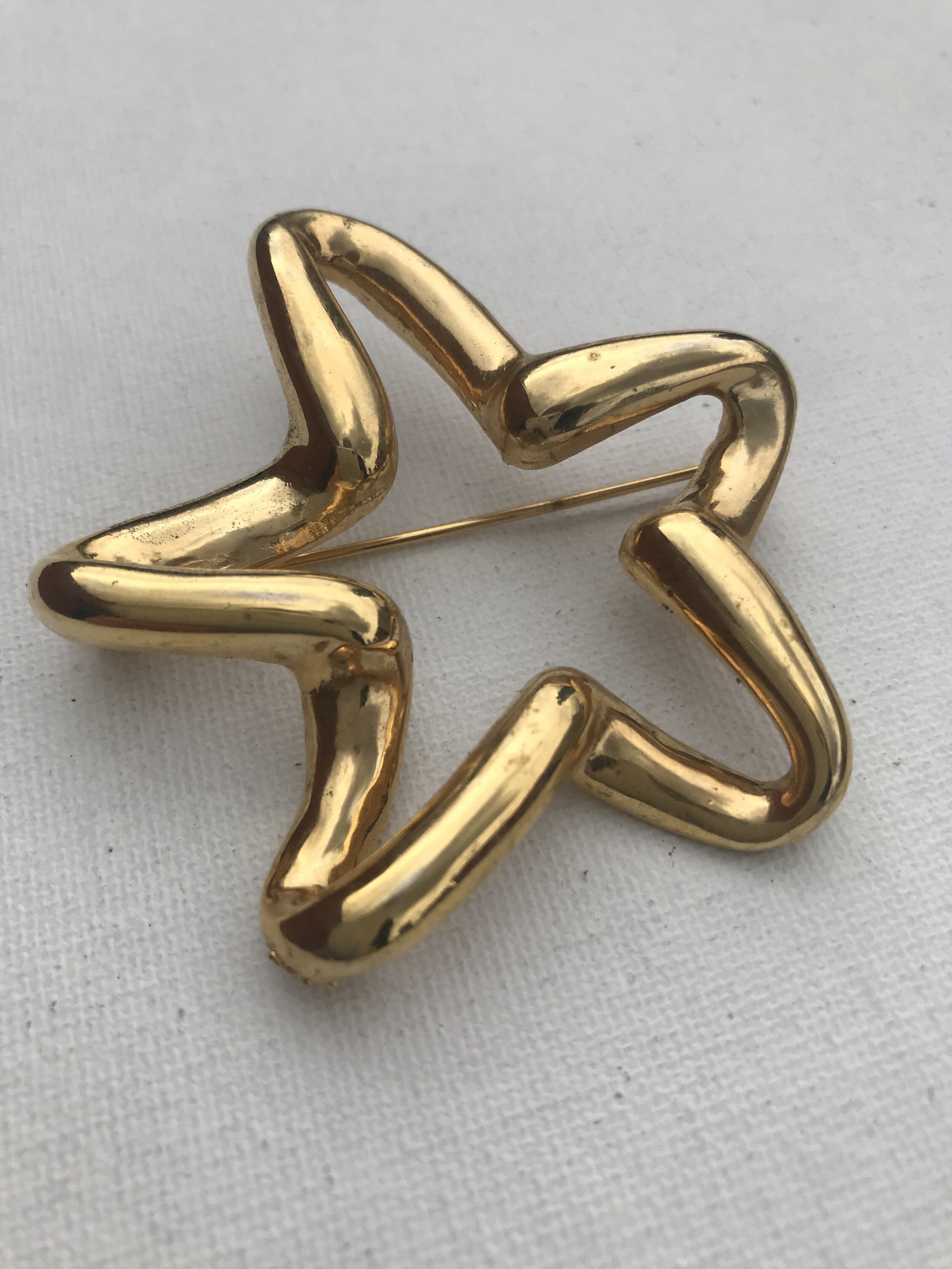 1980's Gold Tubular Star Pin with Rounded Edges