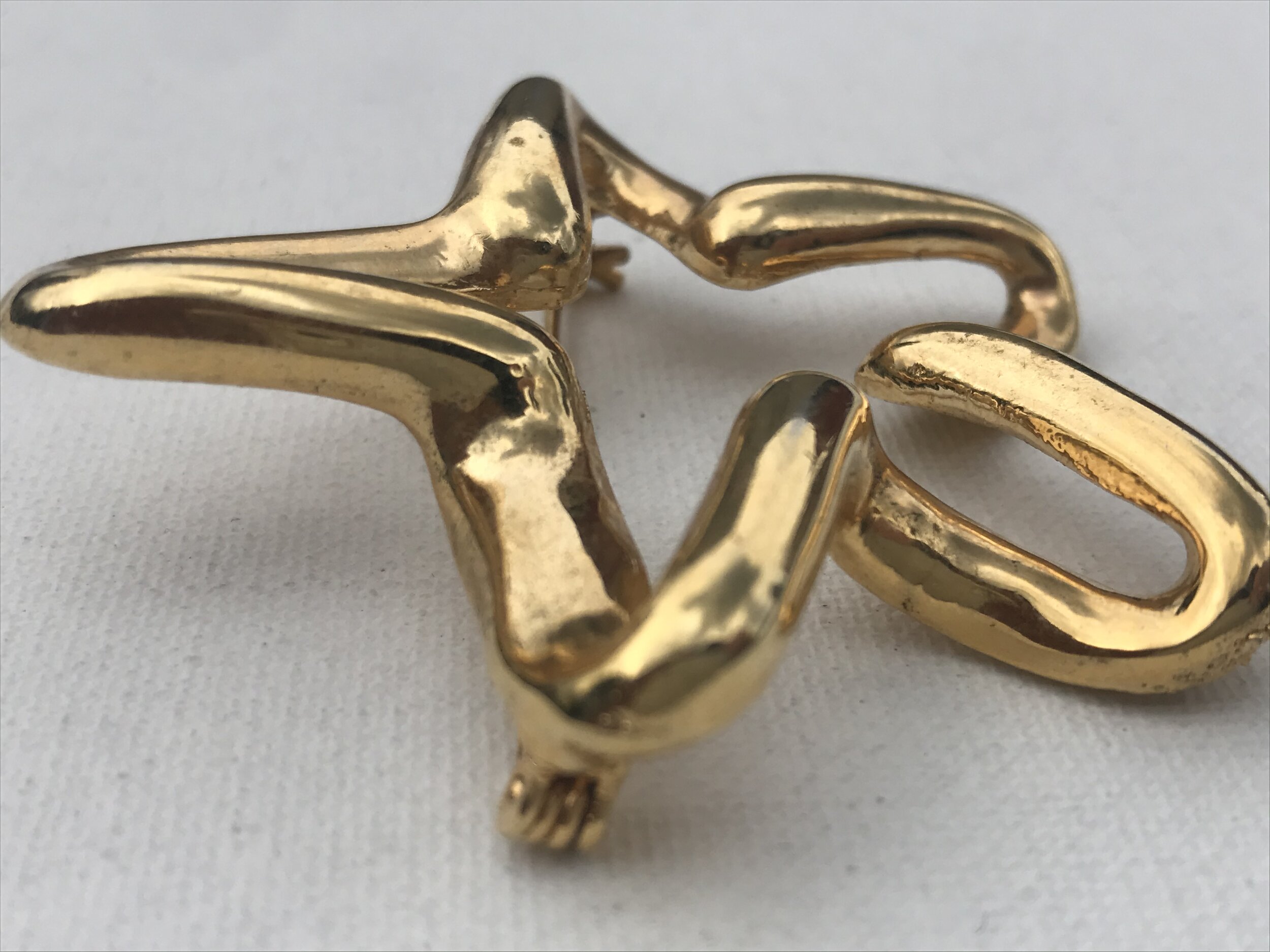 1980's Gold Tubular Star Pin with Rounded Edges Side View