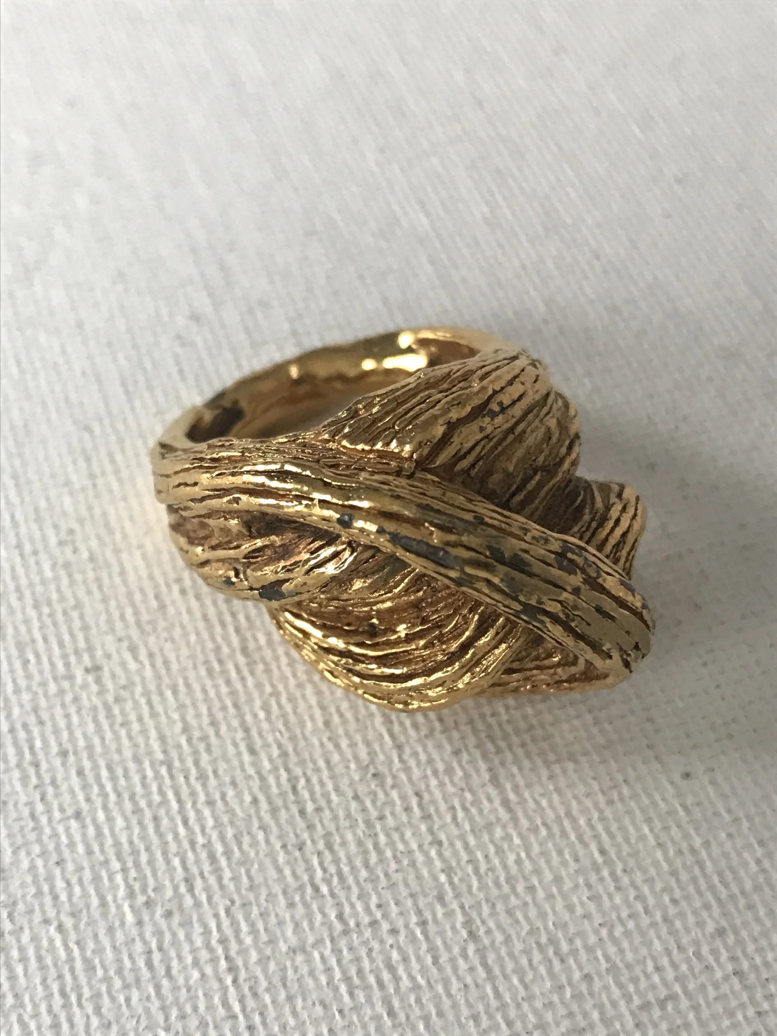 Side View of 1980's Gold Textured Knot Ring