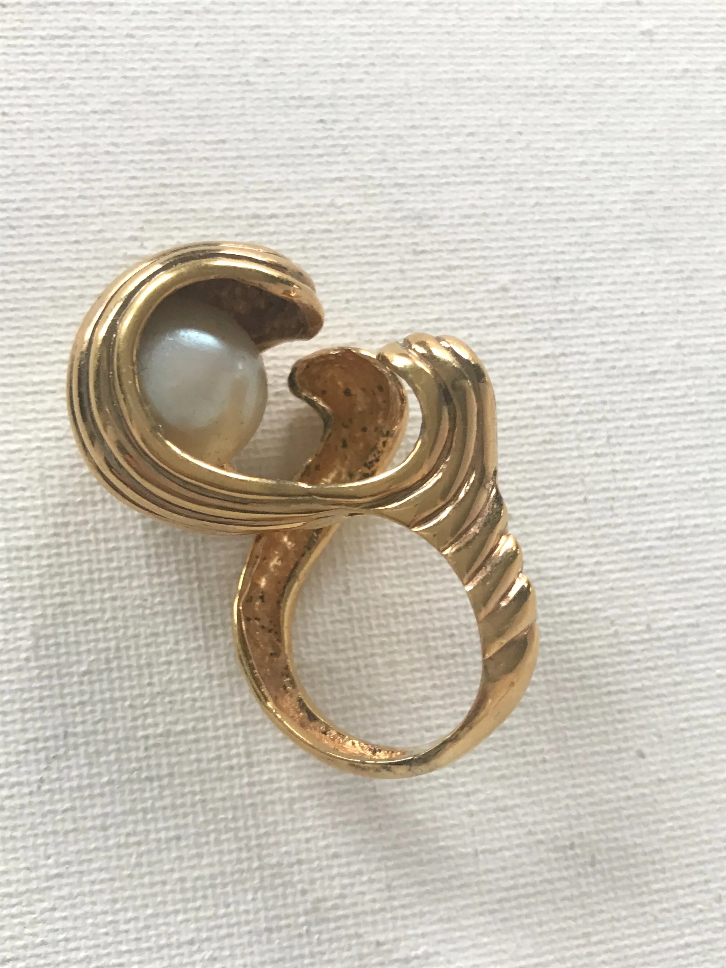 1970's Gold Claw Ring with Pearl