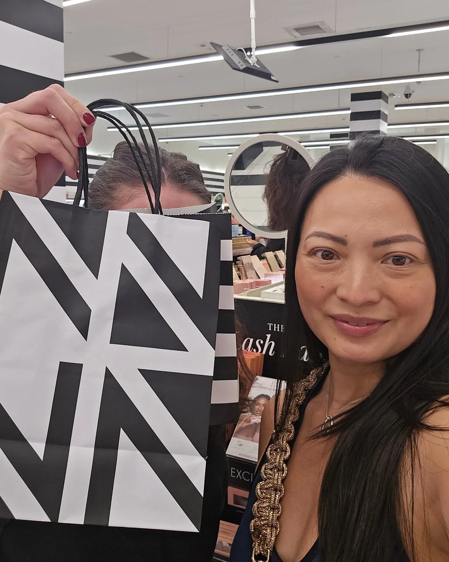 Personal Makeup Shopping + 1:1 Makeup Lesson

Makeup doesn't have to be overwhelming, complicated or scary.

With just a few right products specifically for your skin type and tone + learning a few easy tricks with me, you'll master your makeup look.