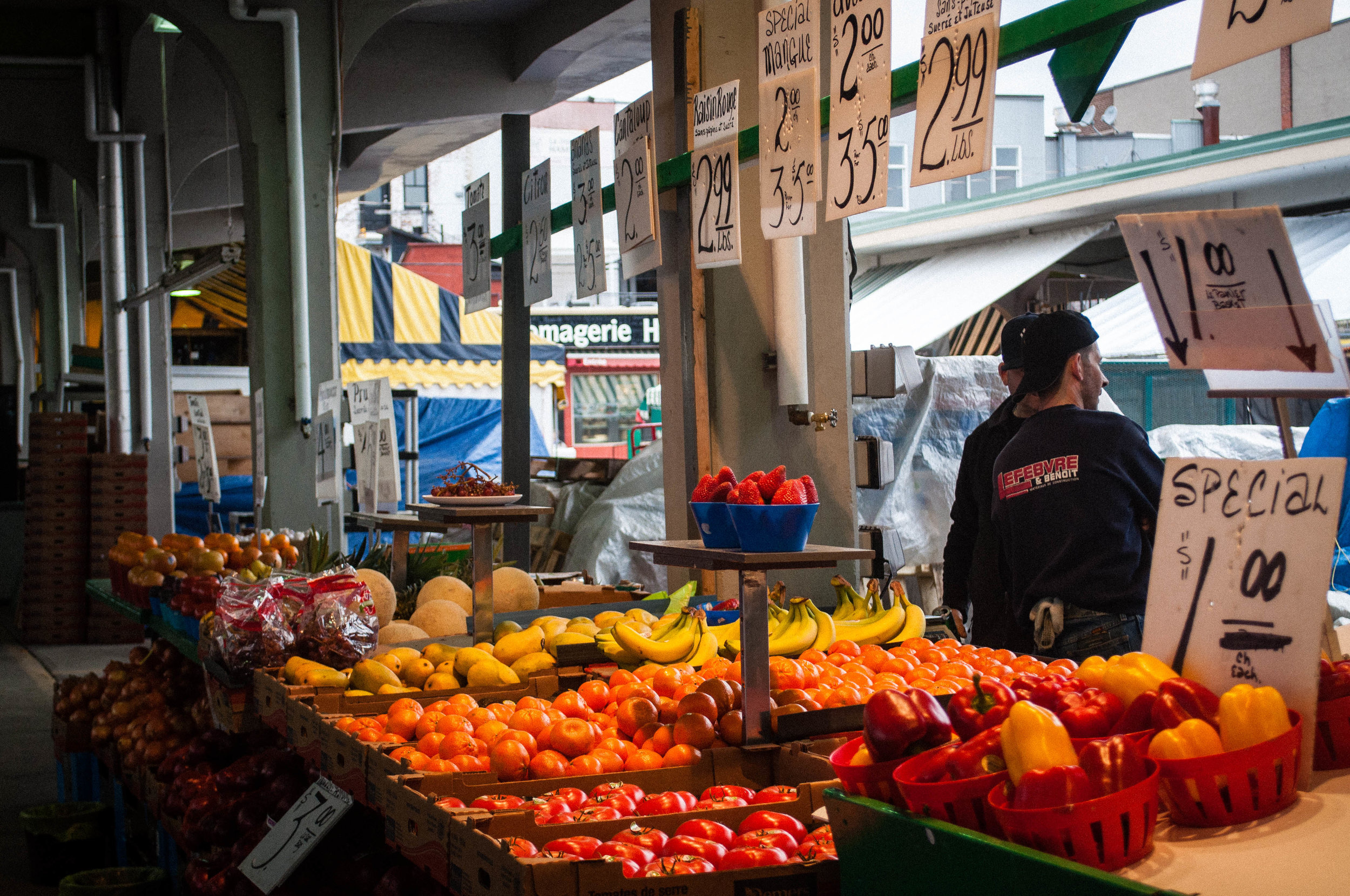 Fruit and vegetable stand in the Jean Talon Market 