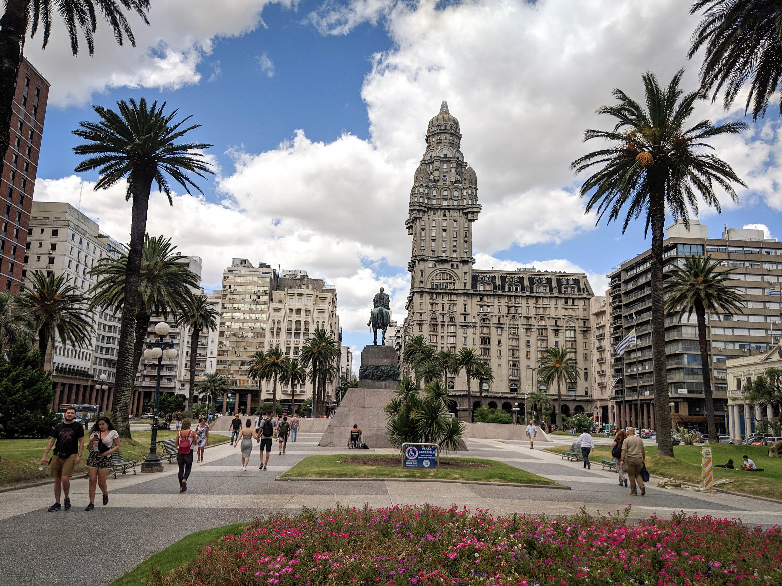 Plaza Independencia, things to do in Montevideo