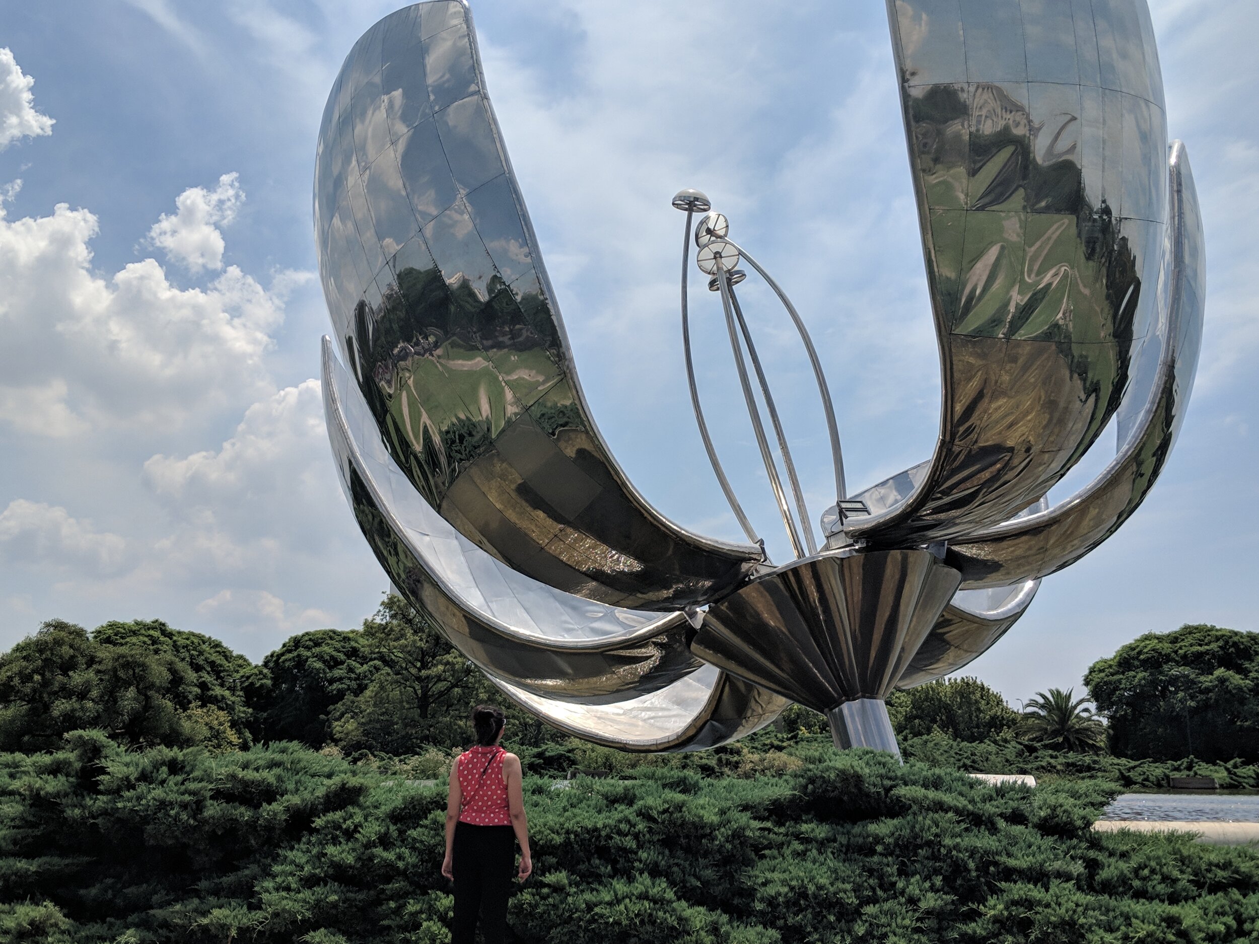 Woman from the back admiring Floralis Genérica in Buenos Aires. How to spend 10 days in Argentina 