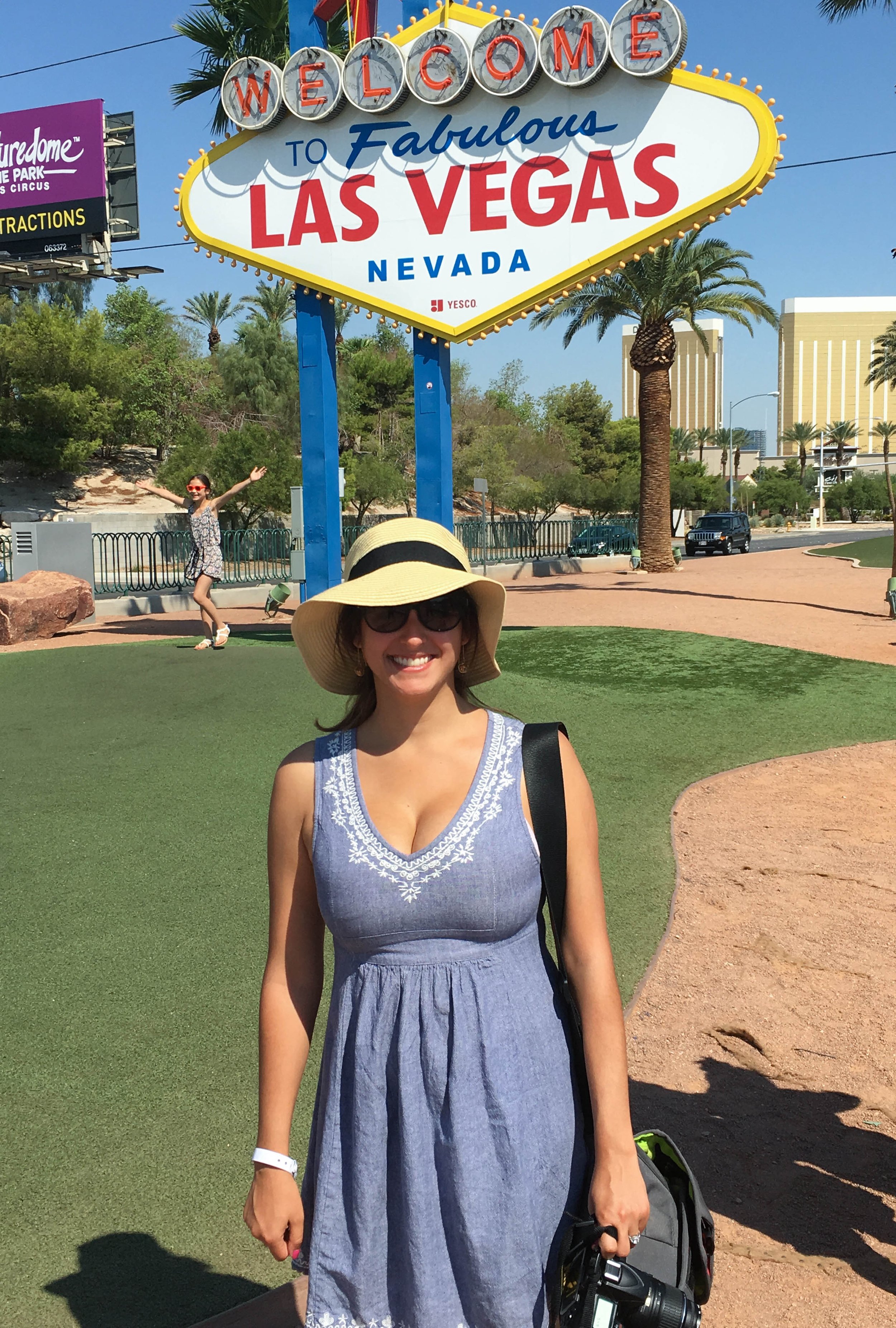 Bachelorette party ideas - do a stop at the Las Vegas sign