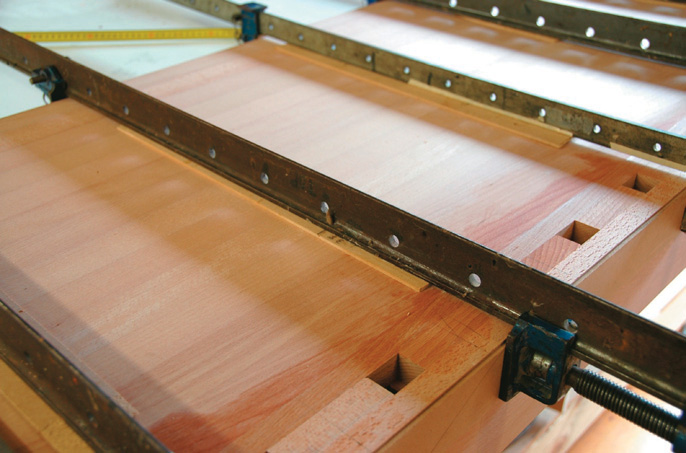 Dog run clamped to benchtop