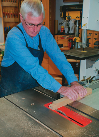 Cutting the tenons on the saw bench