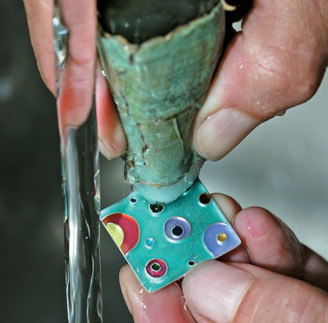 Wash well under running water with a glass-fibre brush