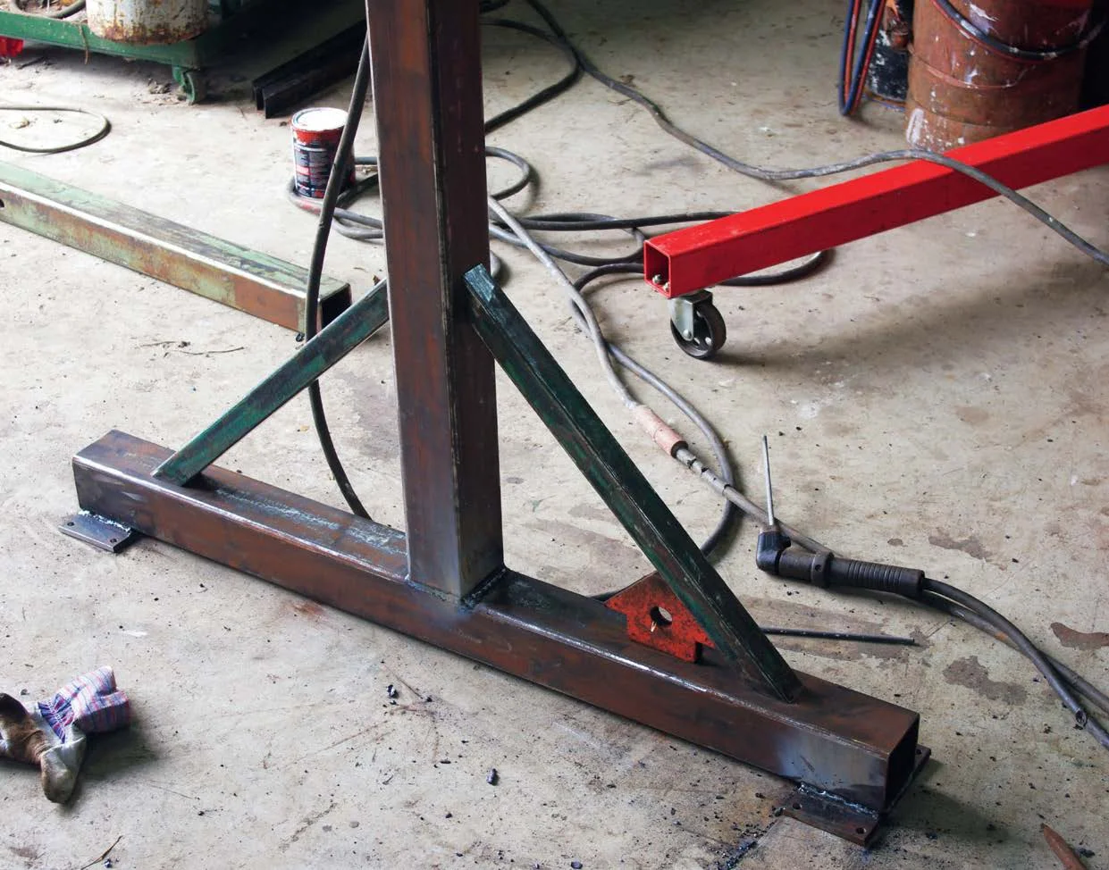 Pre-drilled mounting plates for castors sit the assembly flat on the floor