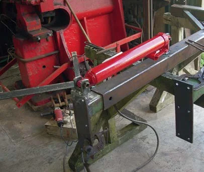 Fixing jack to end-post