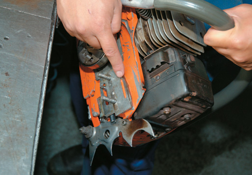 Lubricaing oil port