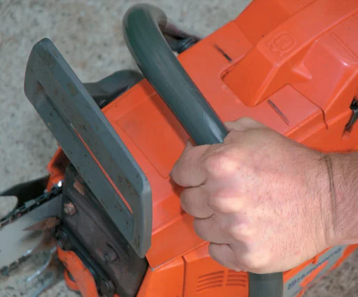 Note the position of the thumb locked around the bar.
