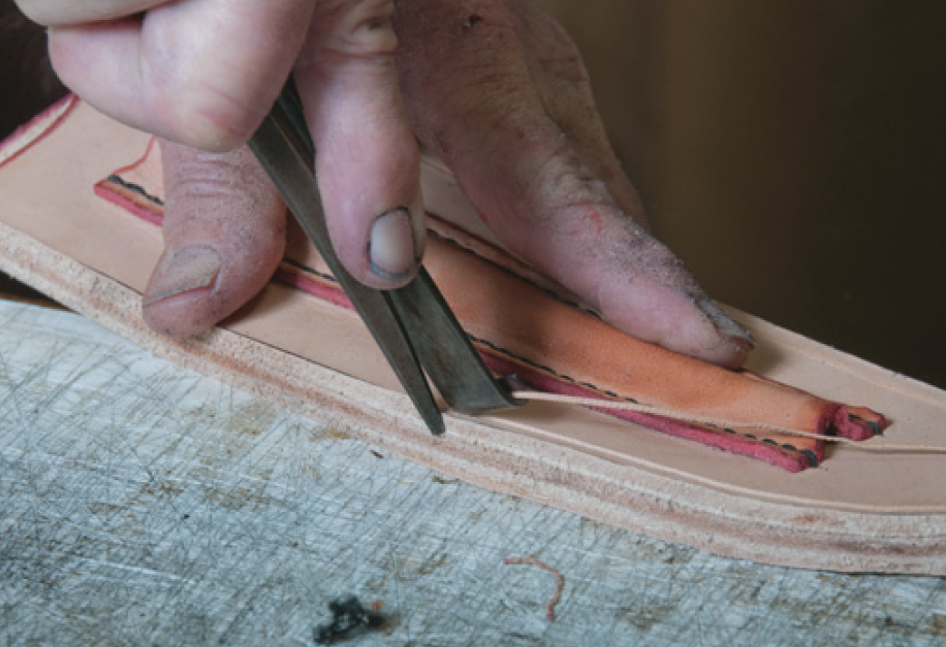 Cutting stitch channel with stitch-groover