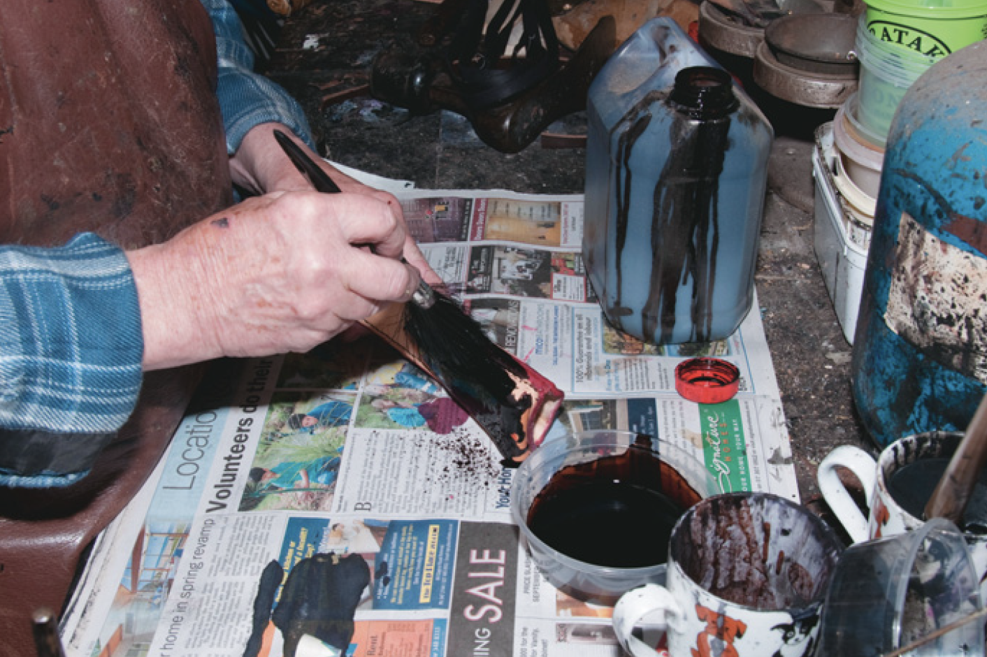 Dyeing sheath black.