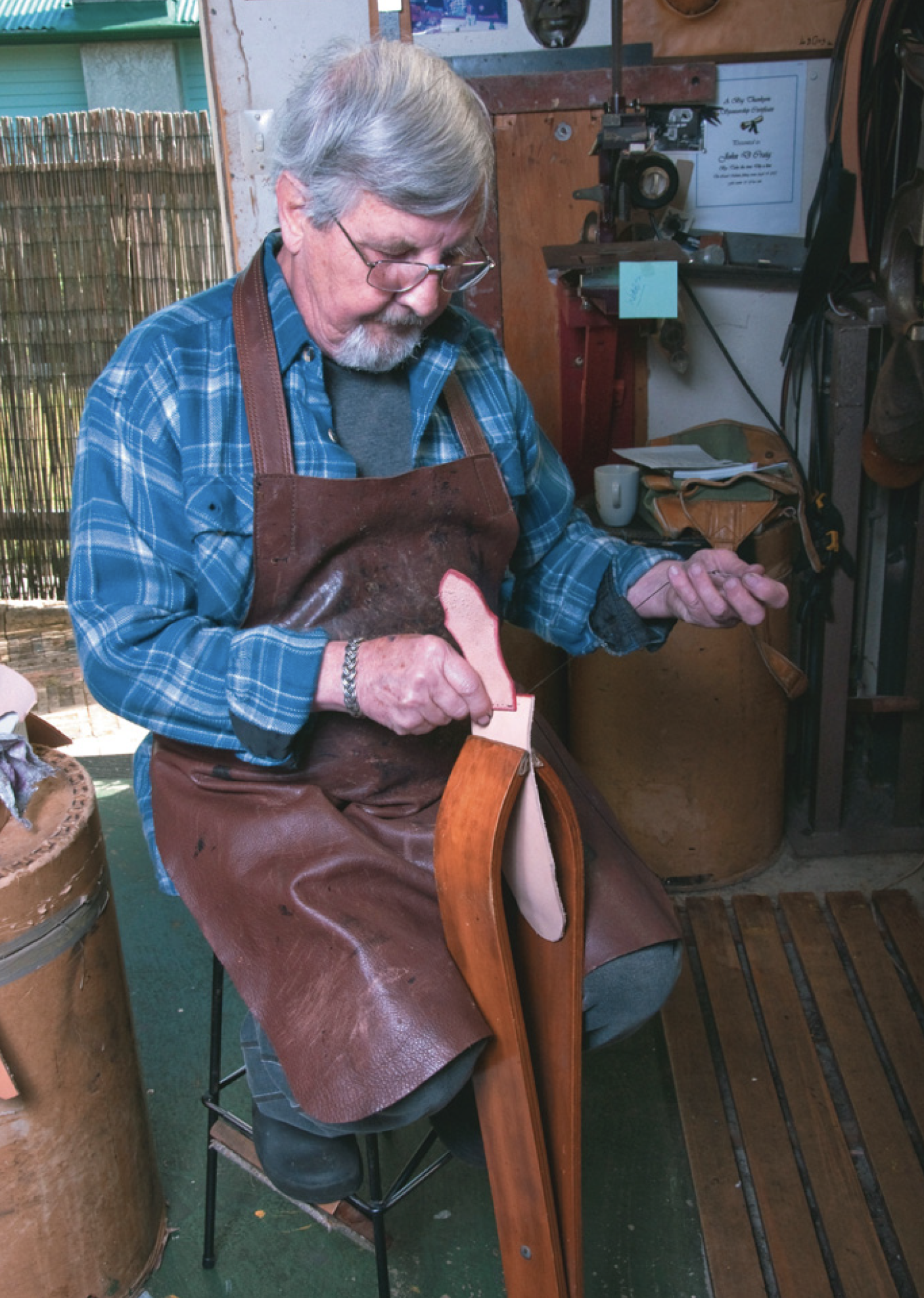 Making a leather knife sheath