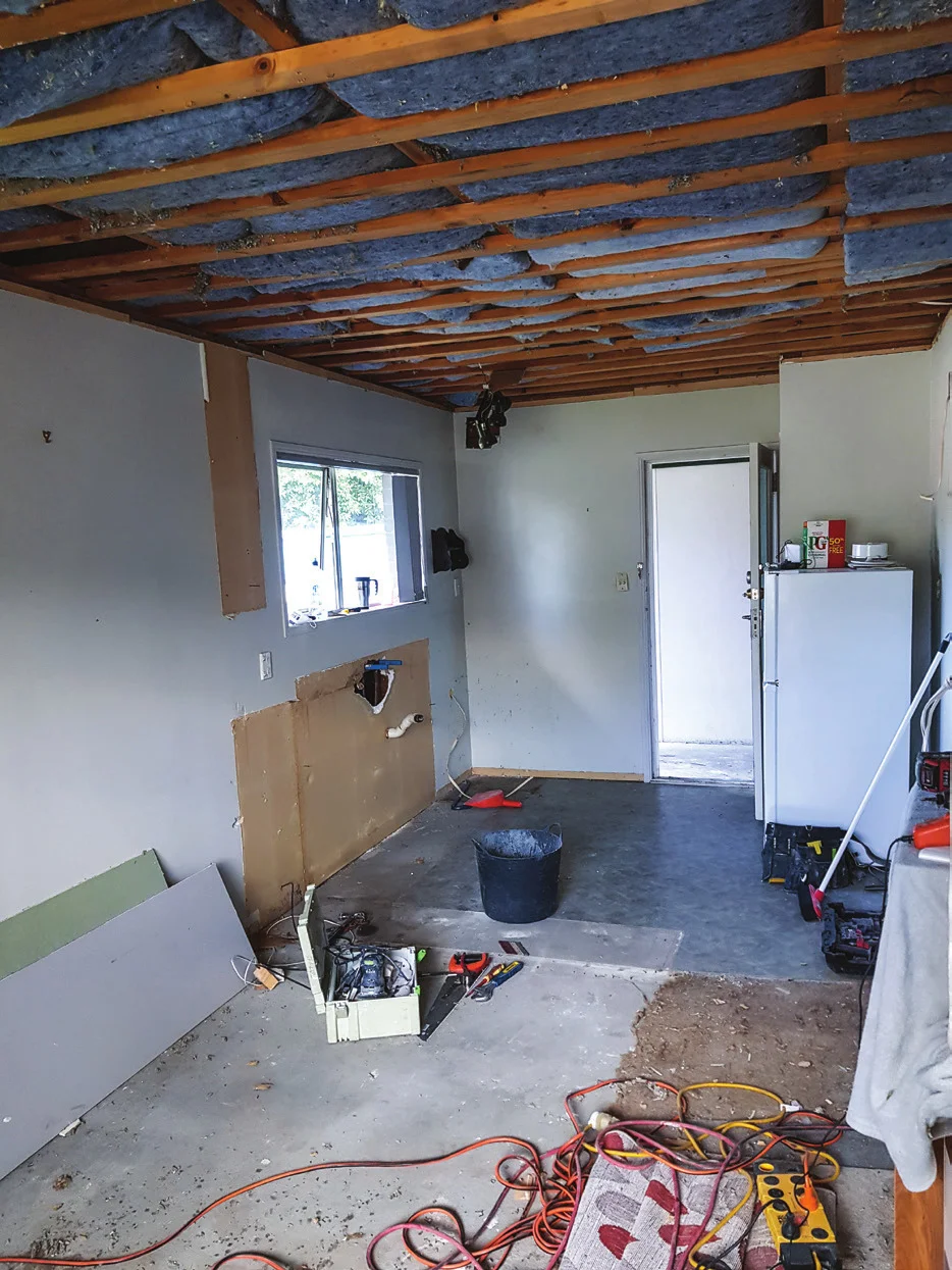 Shed_079_20180611_Installing-a-Kitchen-002.jpg
