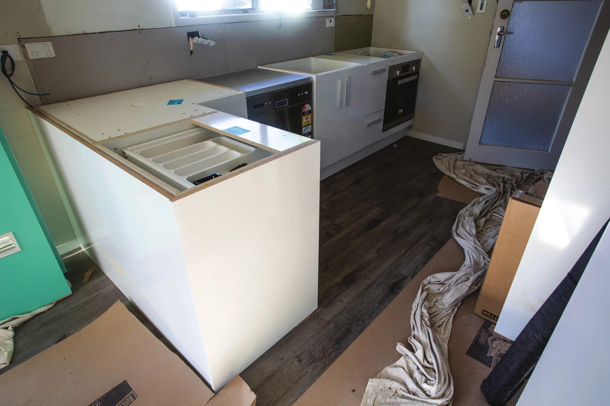 Shed_079_20180611_Installing-a-Kitchen-013.jpg