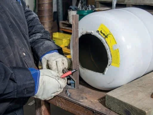 Measuring the opening in the front…