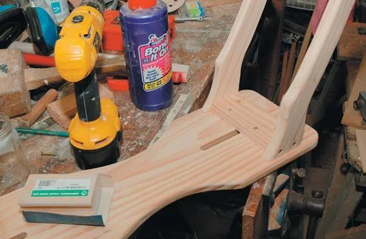 Testing the fit of the tenon.